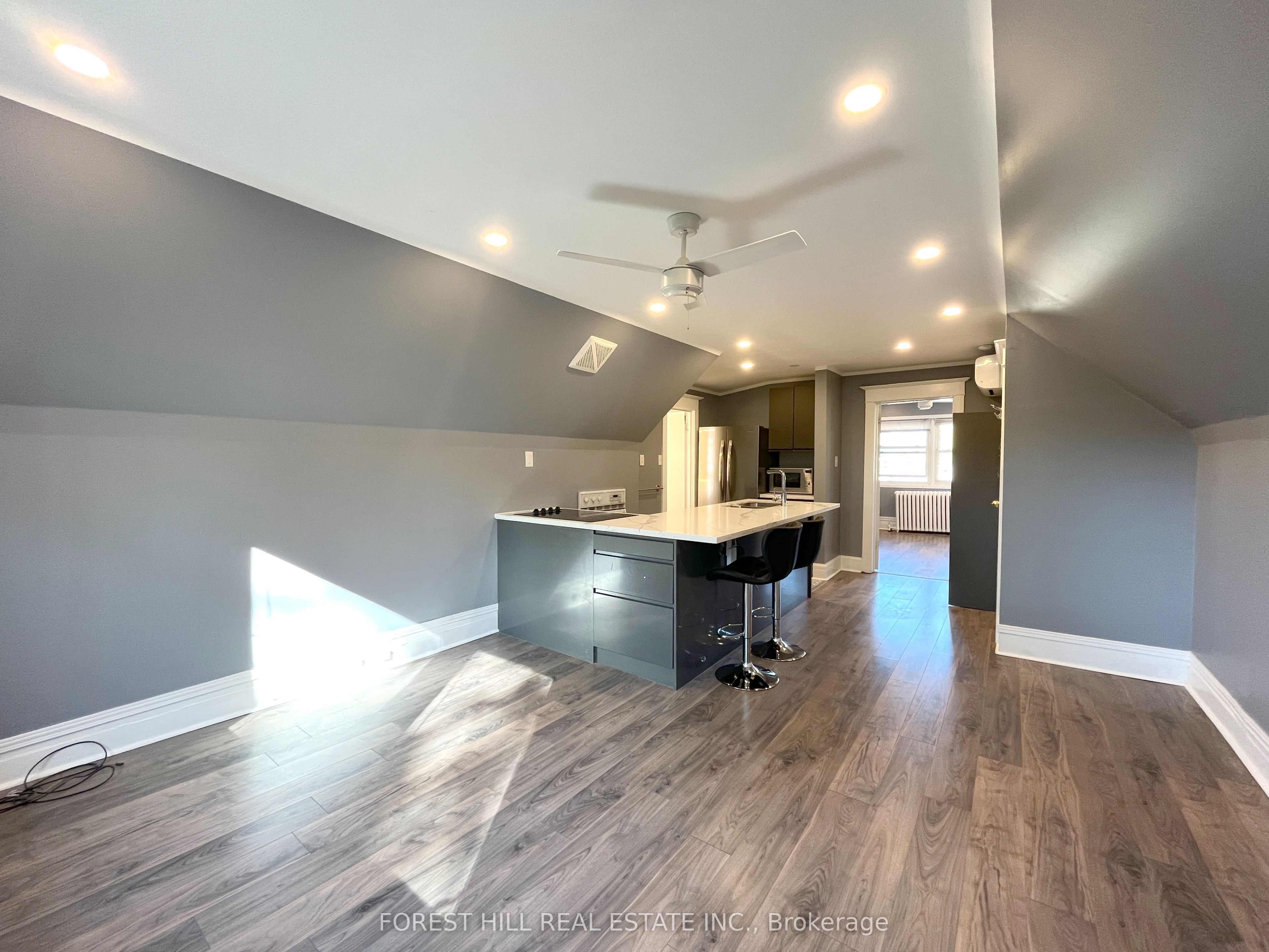 303 Lonsdale Road 3rd, Toronto, ON M4V 1X3 photo 3