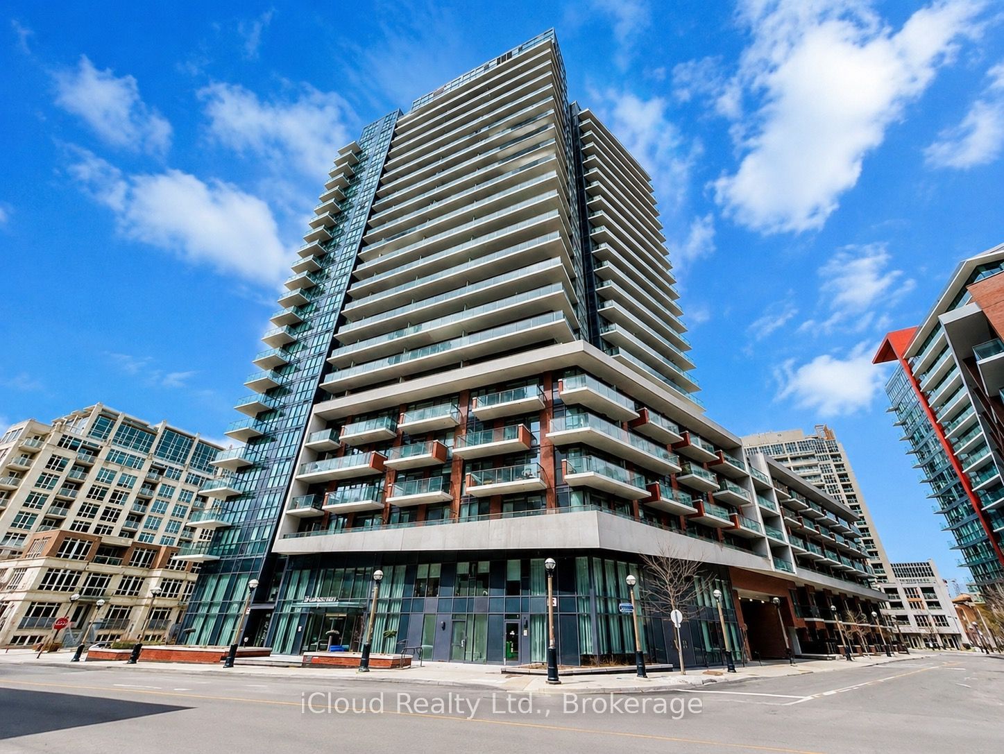 38 Iannuzzi Street 638, Toronto, ON M5V 0S2