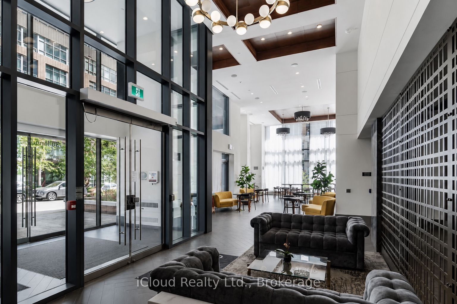 38 Iannuzzi Street 638, Toronto, ON M5V 0S2 photo 2