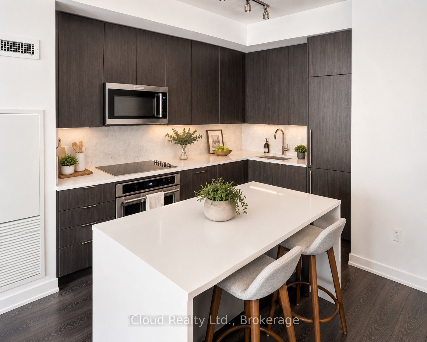 38 Iannuzzi Street 638, Toronto, ON M5V 0S2 photo 5