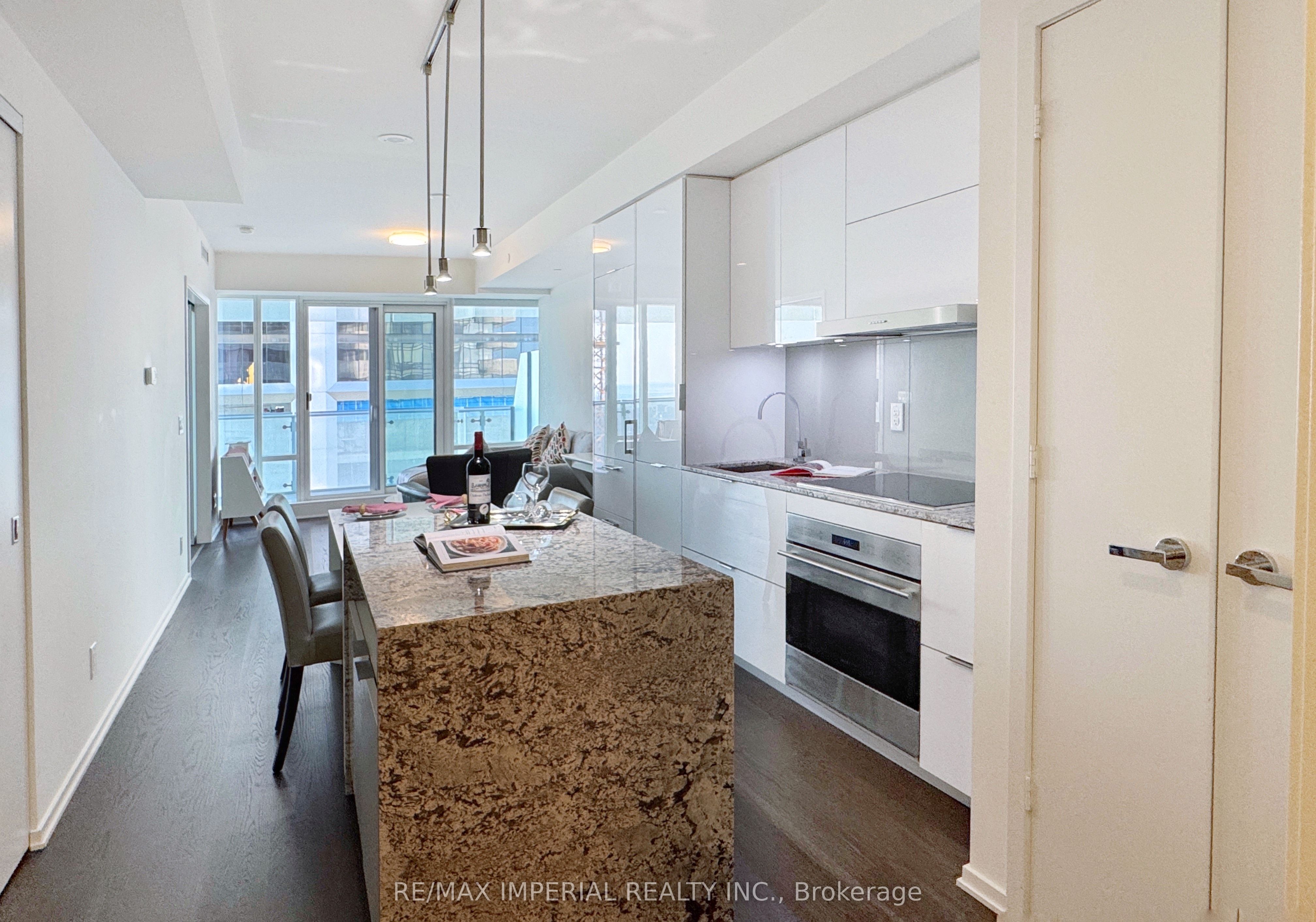 1 Bloor Street E 6407, Toronto, ON M4W 1A9 photo 5