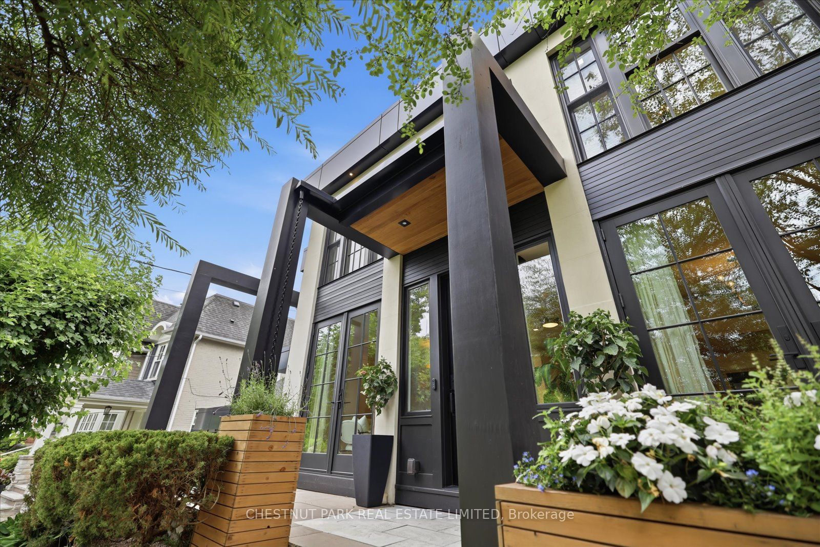 310 Bessborough Drive, Toronto, ON M4G 3L1 photo 2