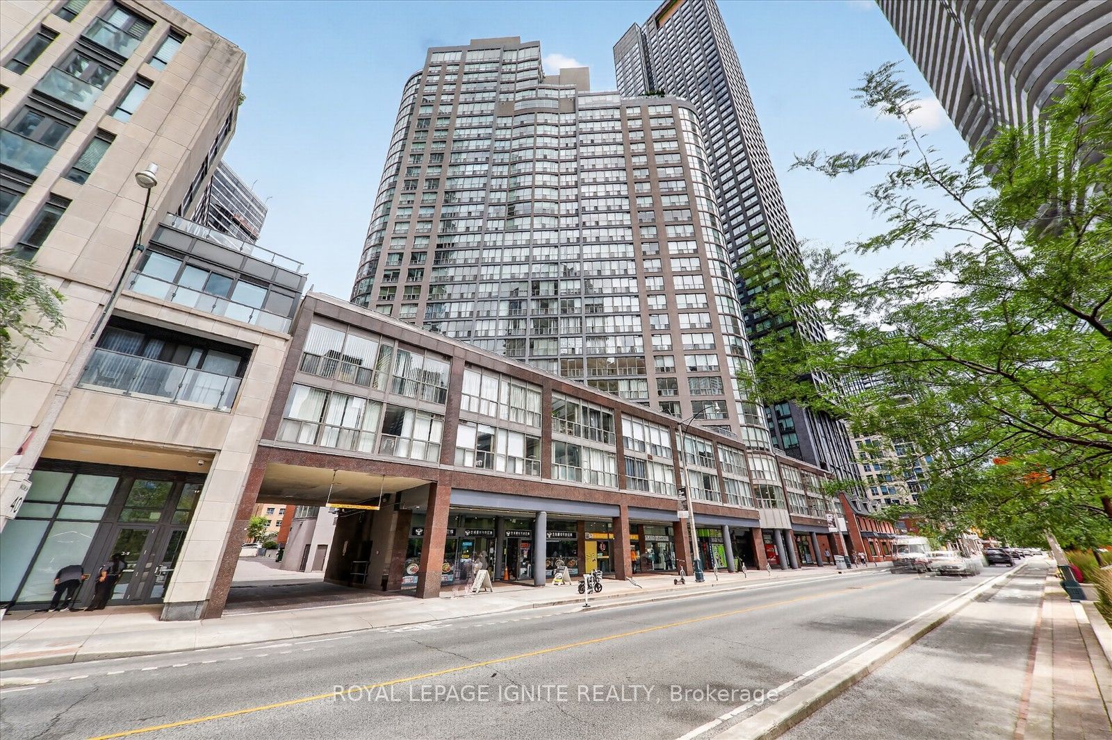 24 Wellesley Street W 1206, Toronto, ON M4Y 2X6 photo 3