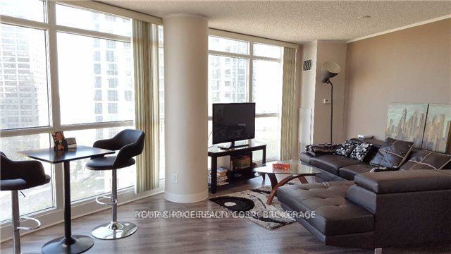 18 Yonge Street 1311, Toronto, ON M5E 1Z8 photo 2