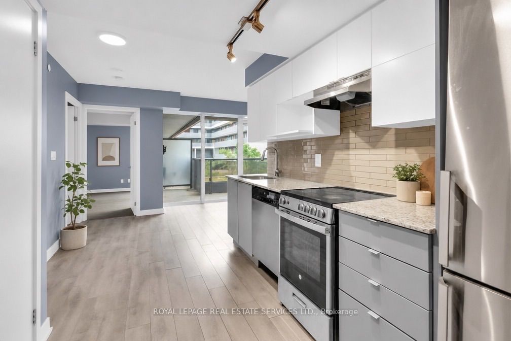 120 Varna Drive 401, Toronto, ON M6A 0B3 photo 2