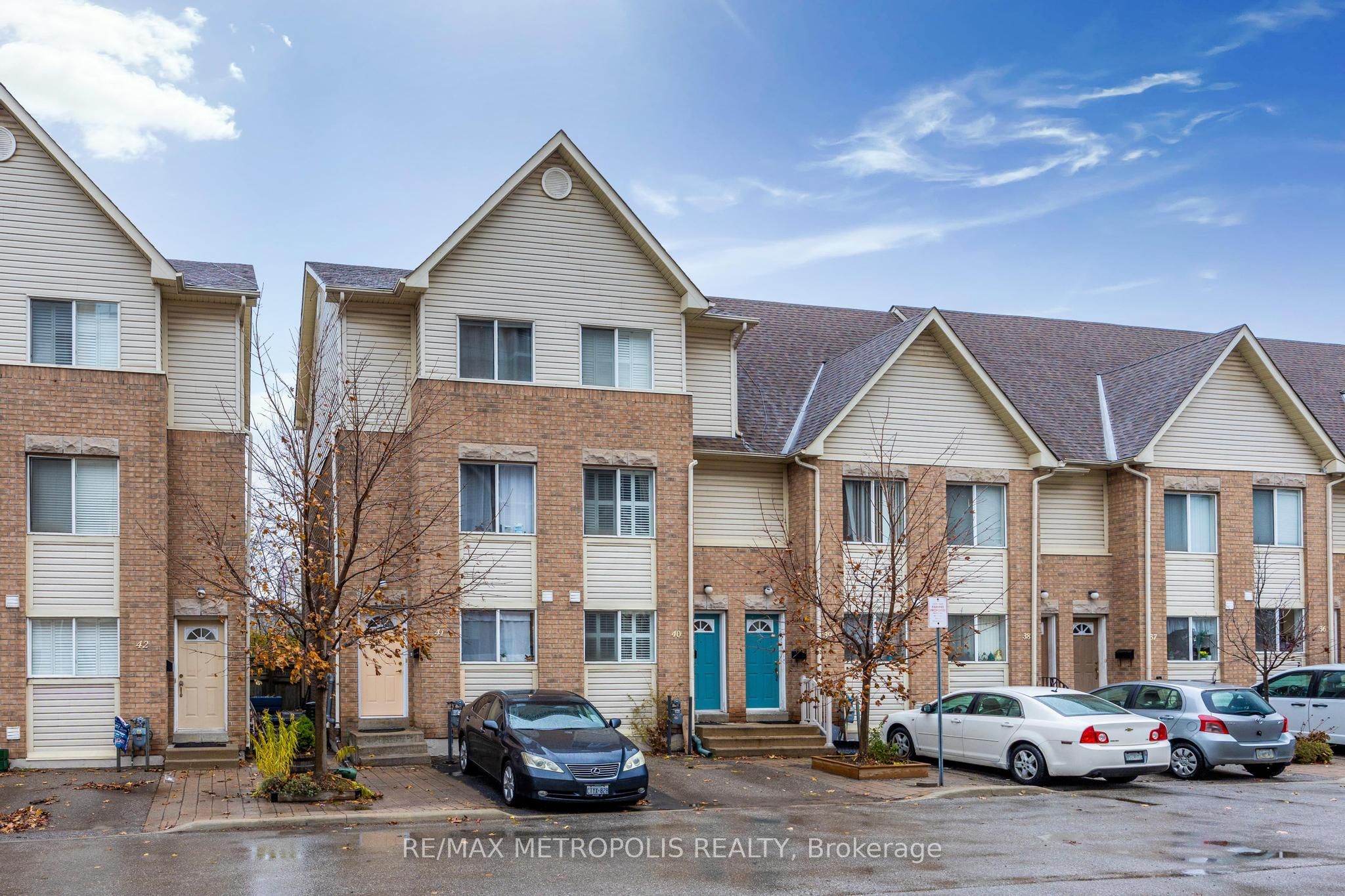21 Replin Road 40, Toronto, ON M6A 2M8