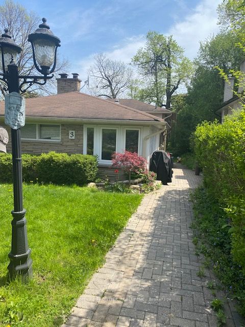 3 Donna Court, Toronto, ON M2M 2C9