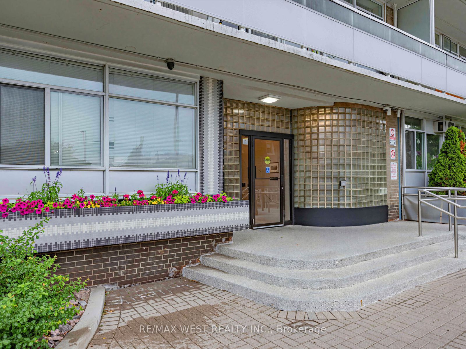 580 Christie Street 302, Toronto, ON M6G 3E3 photo 3