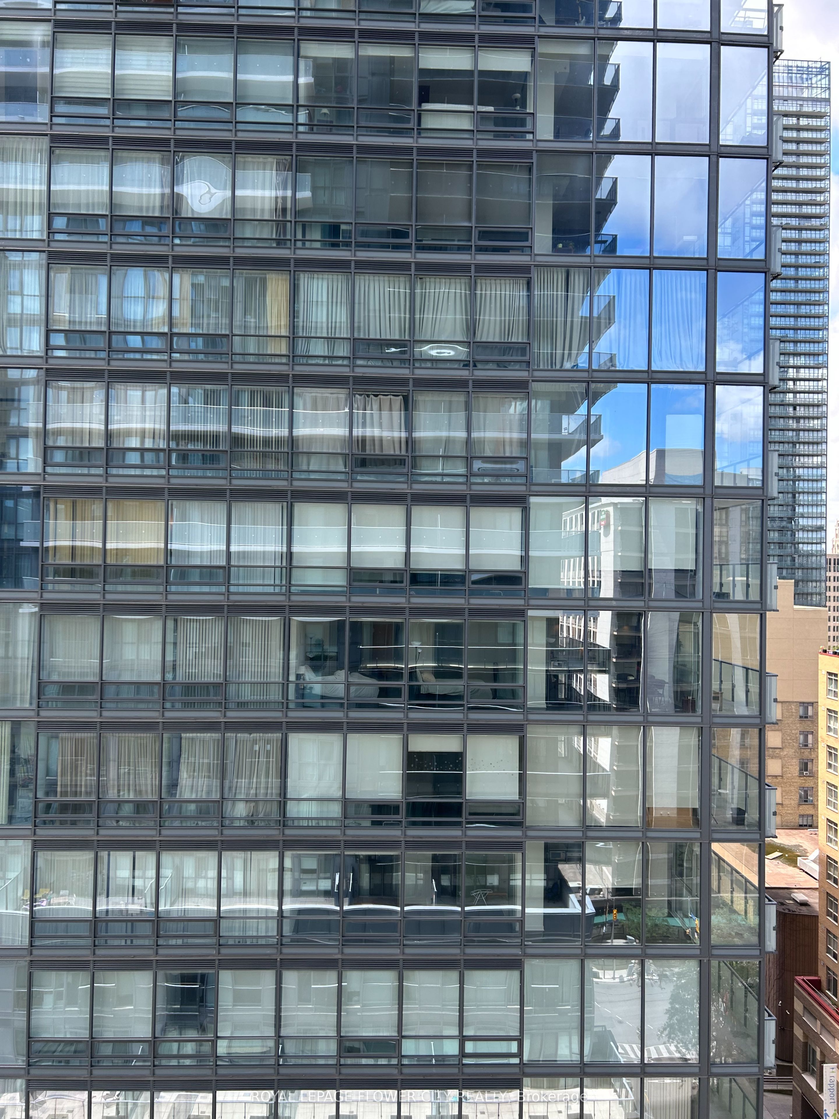 7 Grenville Street 1602, Toronto, ON M4Y 0E9