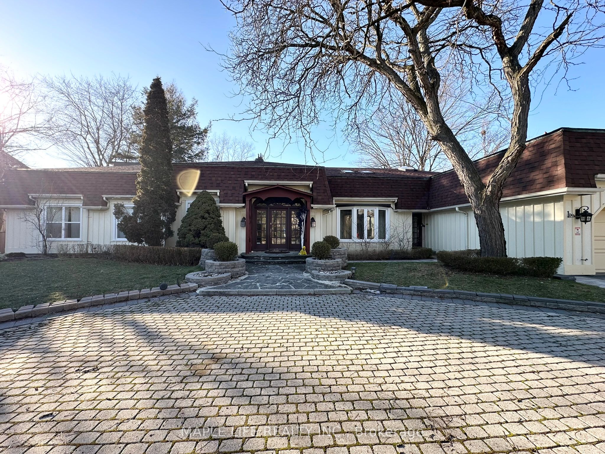 16 Brian Cliff Drive, Toronto, ON M3B 2G2 photo 2