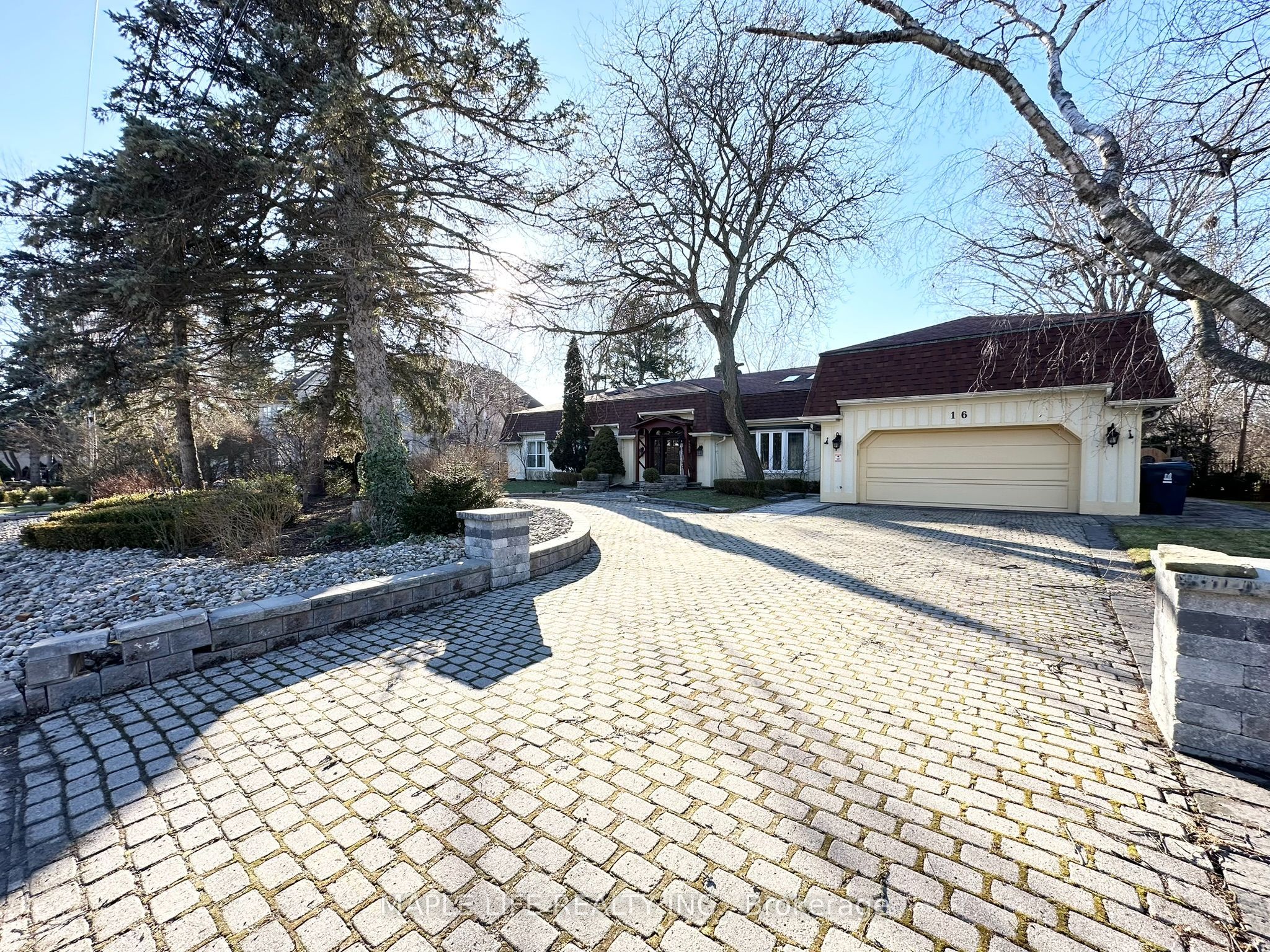 16 Brian Cliff Drive, Toronto, ON M3B 2G2 photo 3