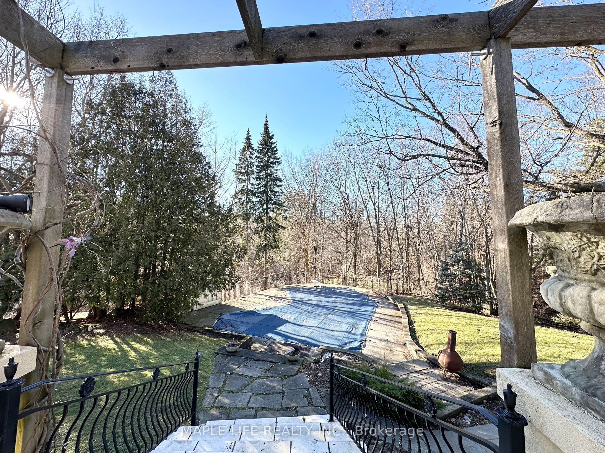 16 Brian Cliff Drive, Toronto, ON M3B 2G2 photo 5