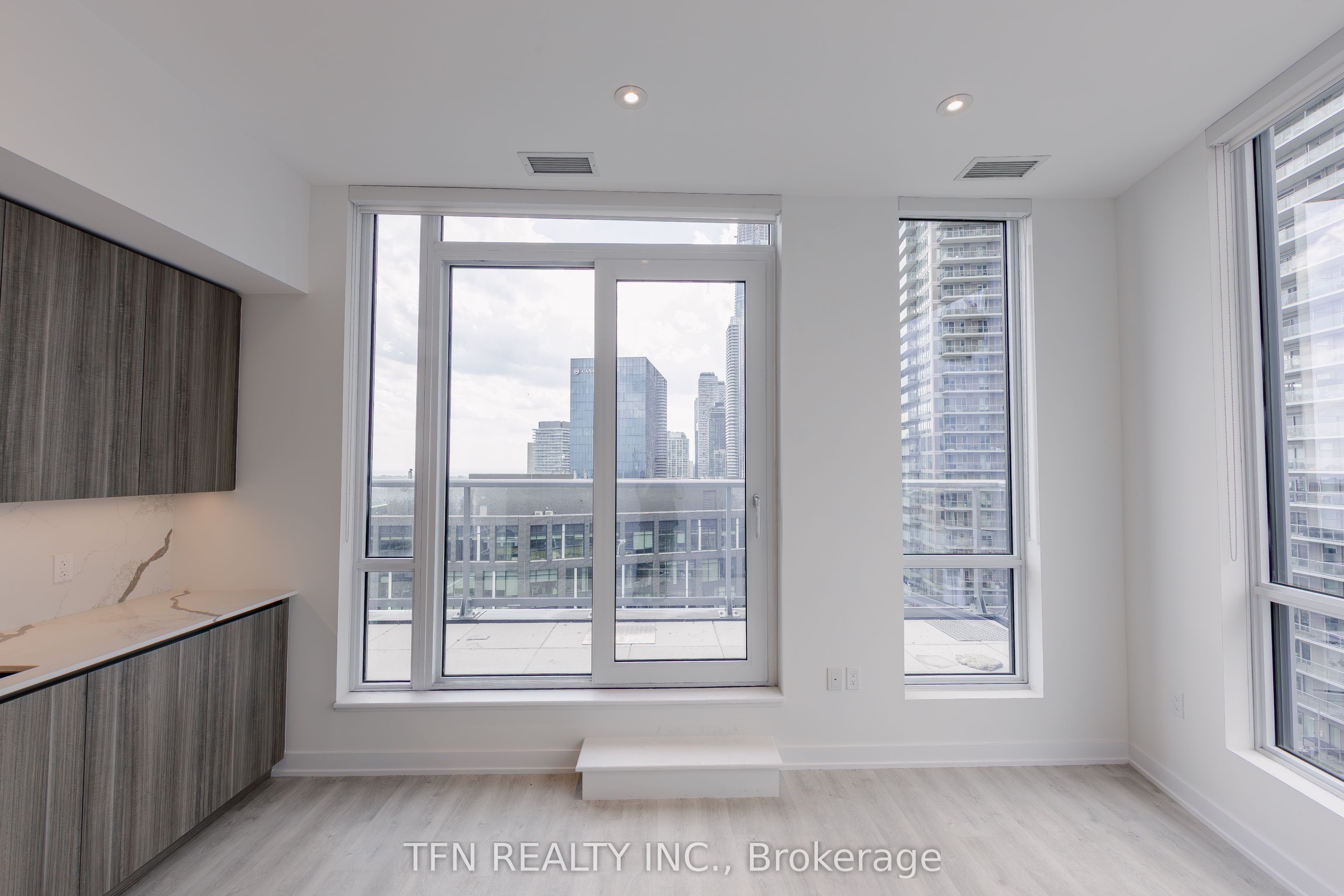 15 Richardson Street 2116, Toronto, ON M5A 0Y5 photo 2