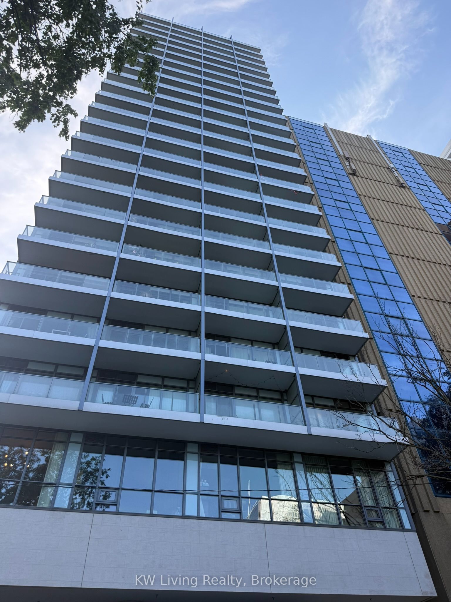 210 Simcoe Street 2009, Toronto, ON M5T 0A9