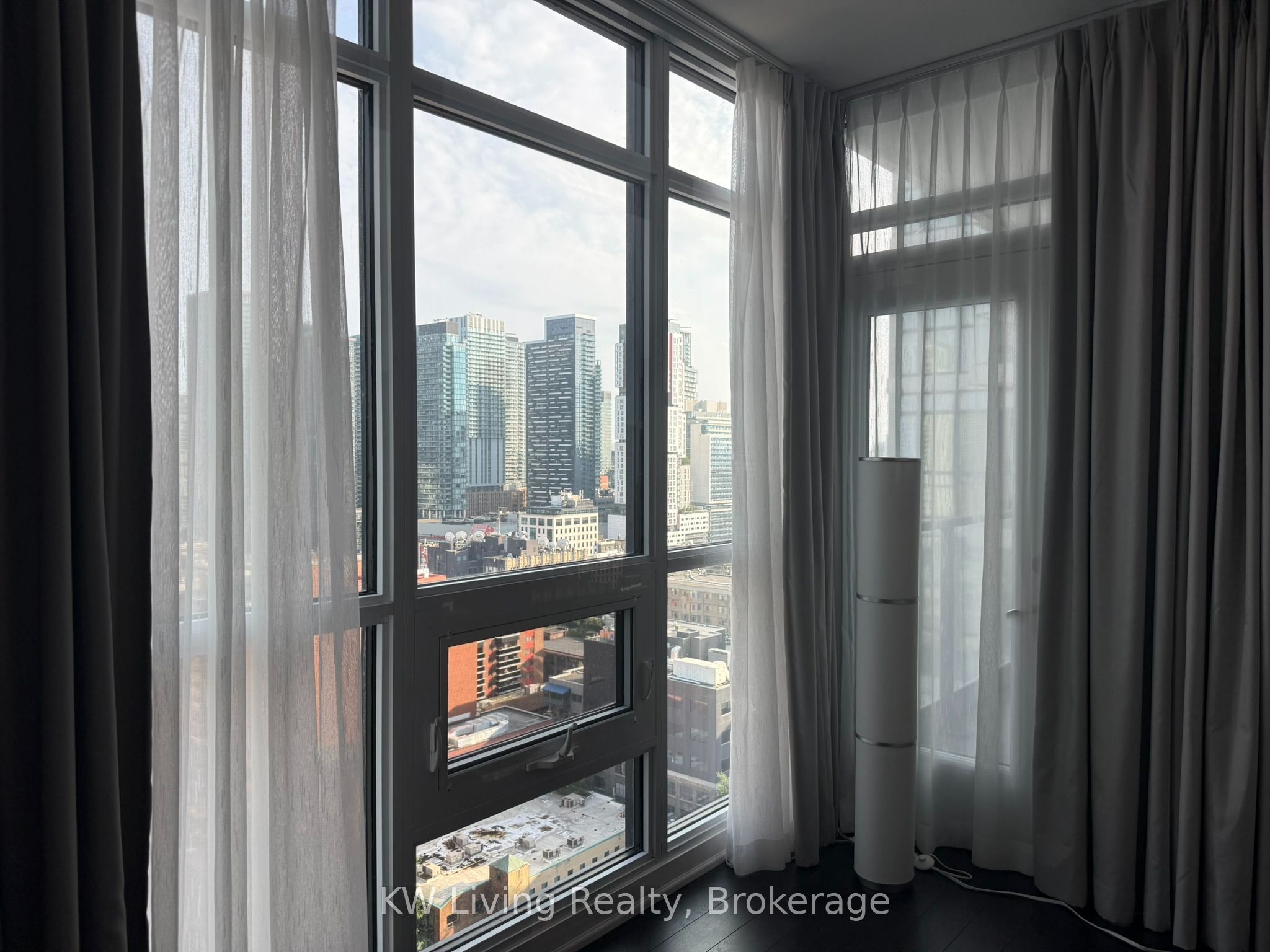 210 Simcoe Street 2009, Toronto, ON M5T 0A9 photo 5