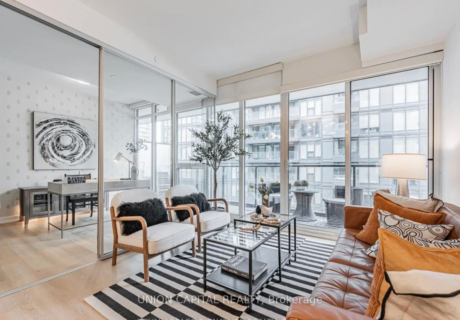 90 Queens Wharf Road 508, Toronto, ON M5V 0E6 photo 3