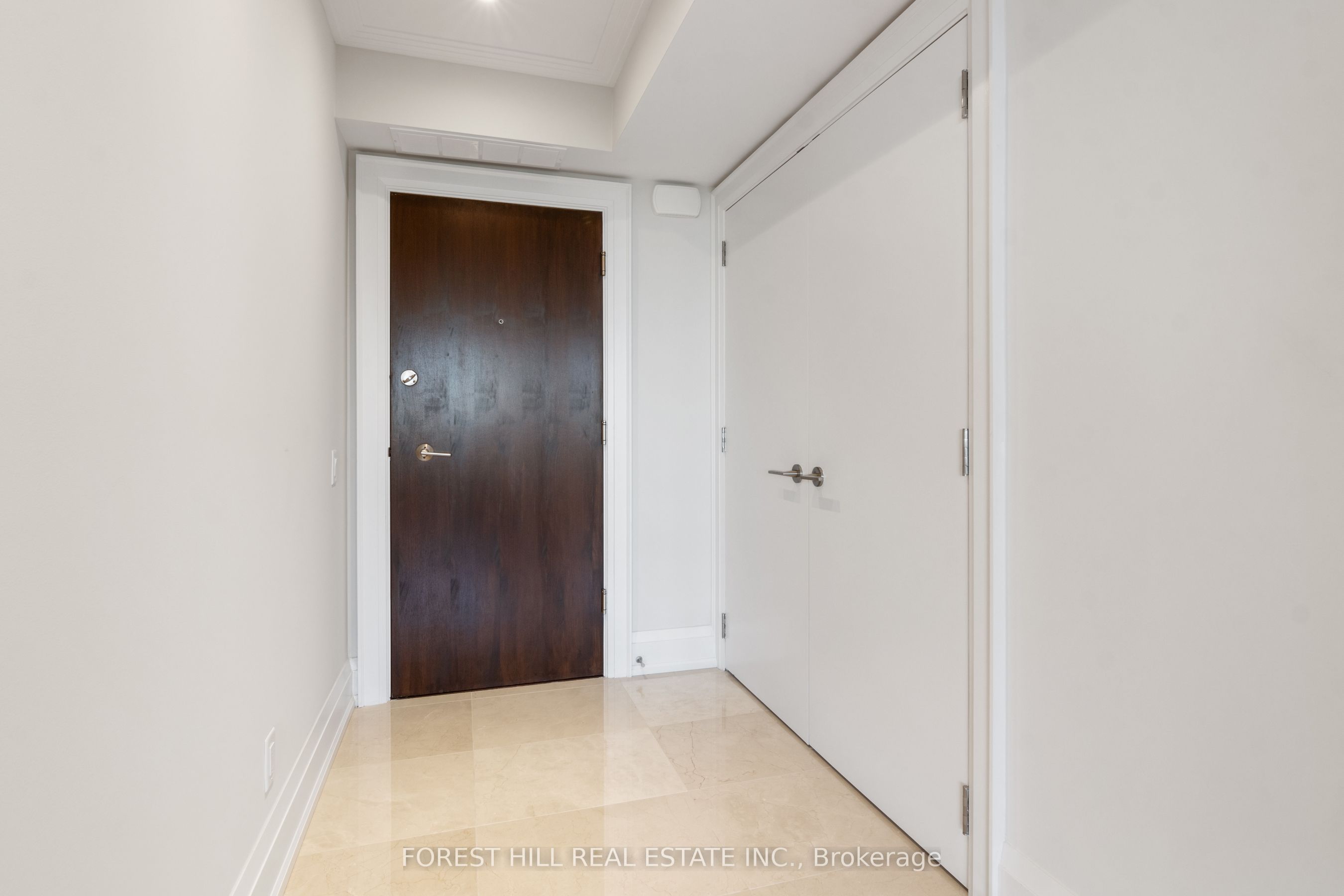 500 Avenue Road 1401, Toronto, ON M4V 2J6 photo 3