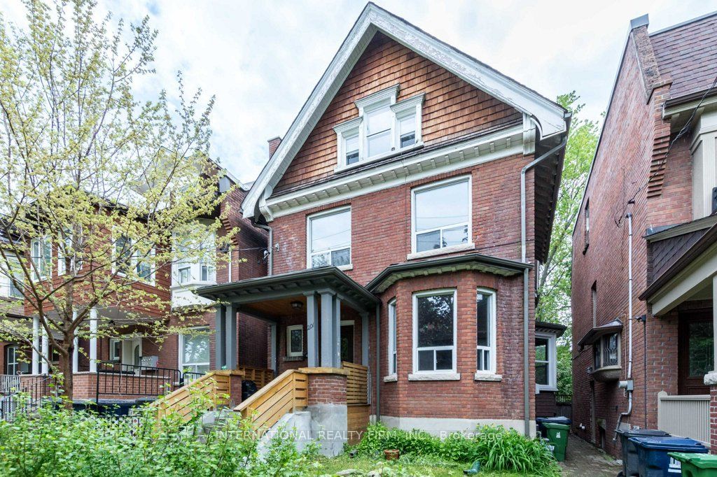 201 Madison Avenue E Unit C, Toronto, ON M5R 2S6