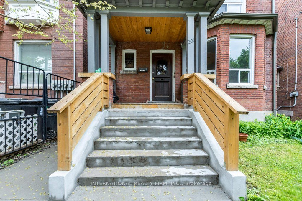 201 Madison Avenue E Unit C, Toronto, ON M5R 2S6 photo 4