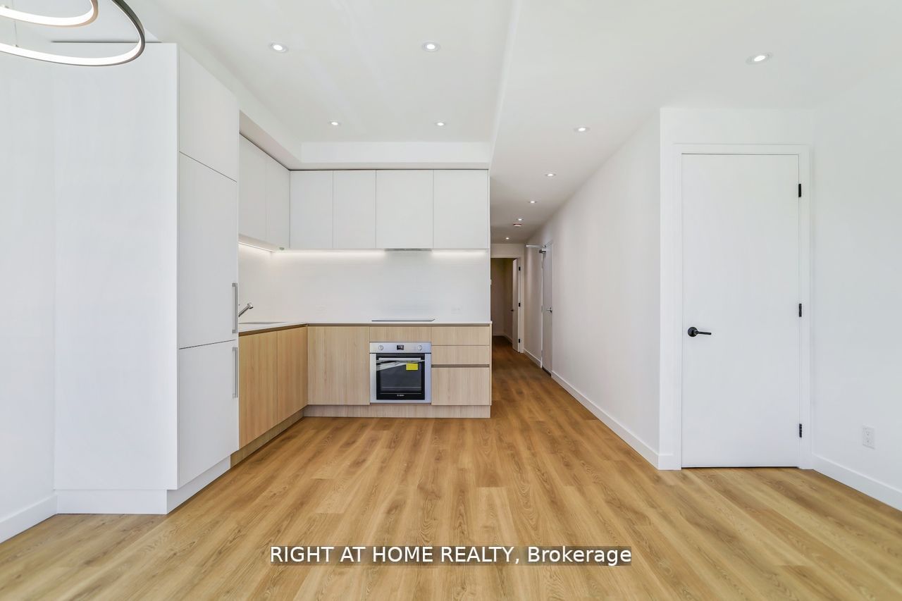 1086 St Clair Avenue W 201, Toronto, ON M6E 1A7 photo 2