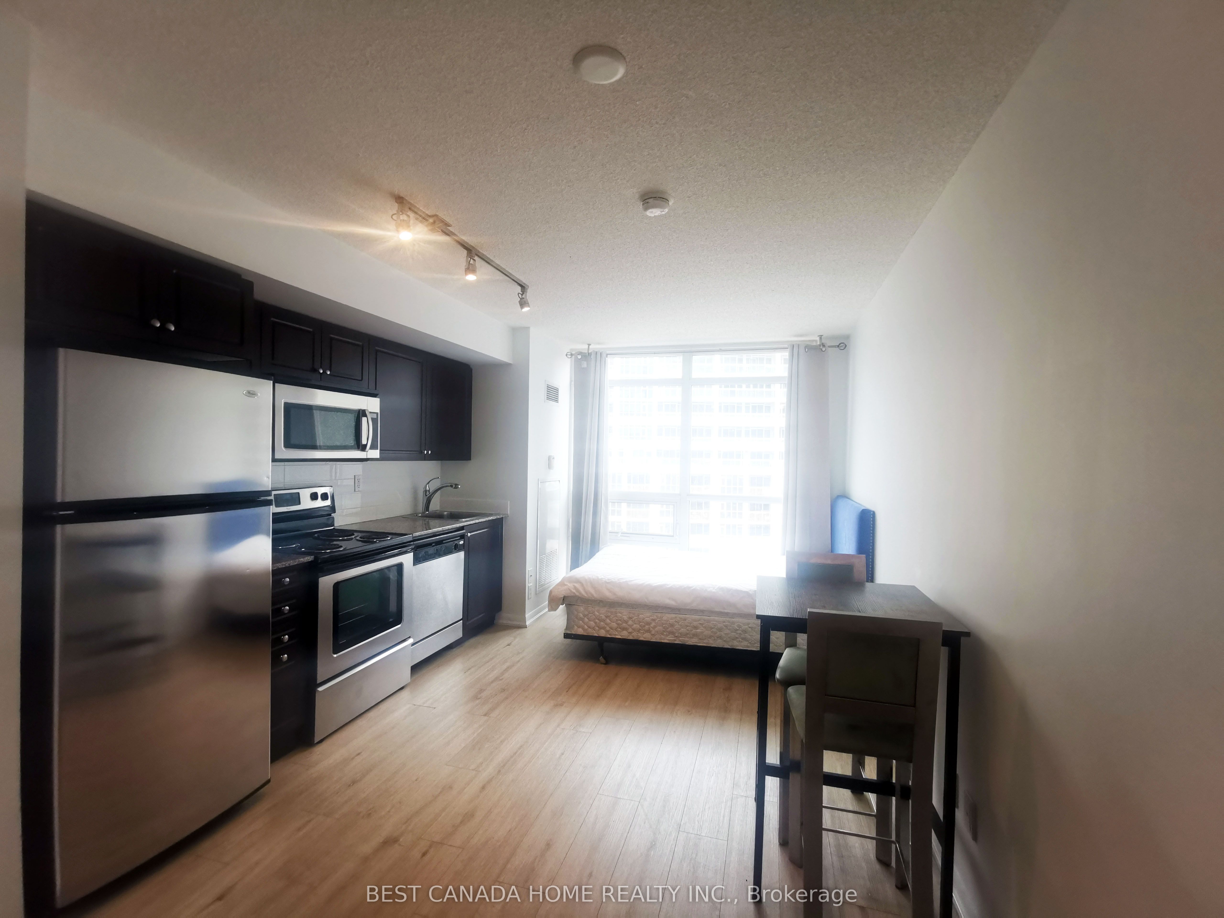 209 Fort York Boulevard 675, Toronto, ON M5V 4A1 photo 2