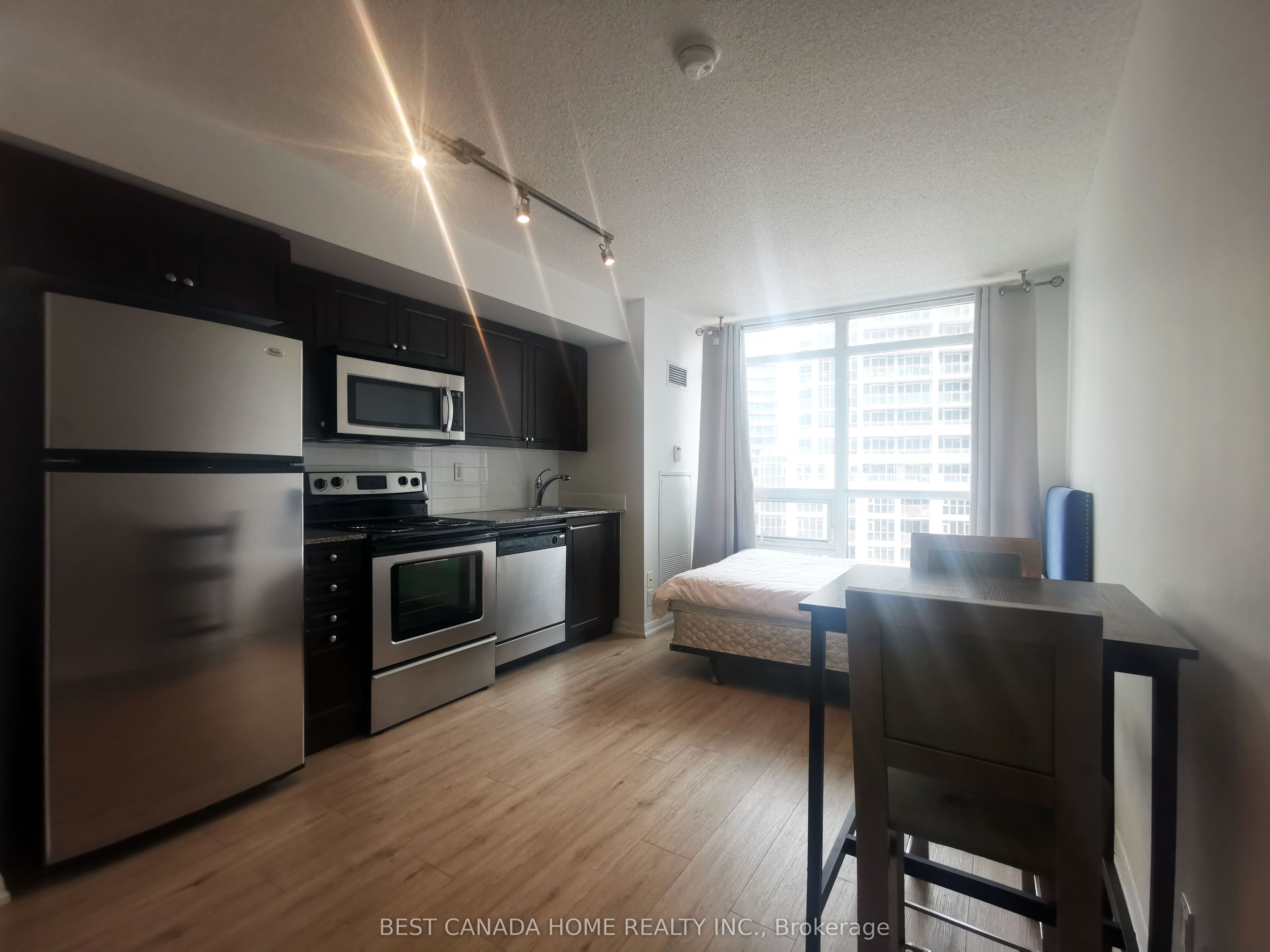 209 Fort York Boulevard 675, Toronto, ON M5V 4A1 photo 3
