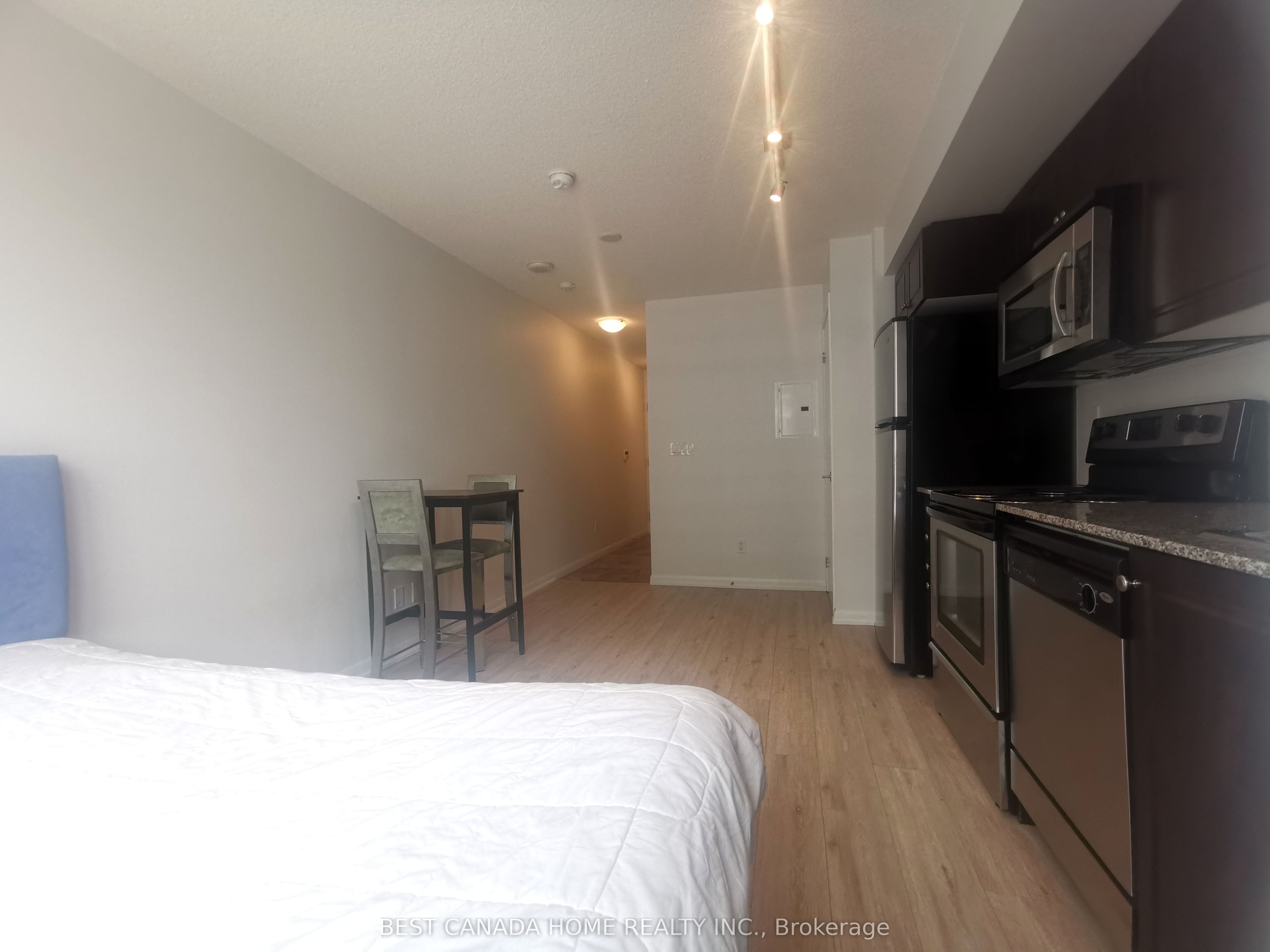 209 Fort York Boulevard 675, Toronto, ON M5V 4A1 photo 4