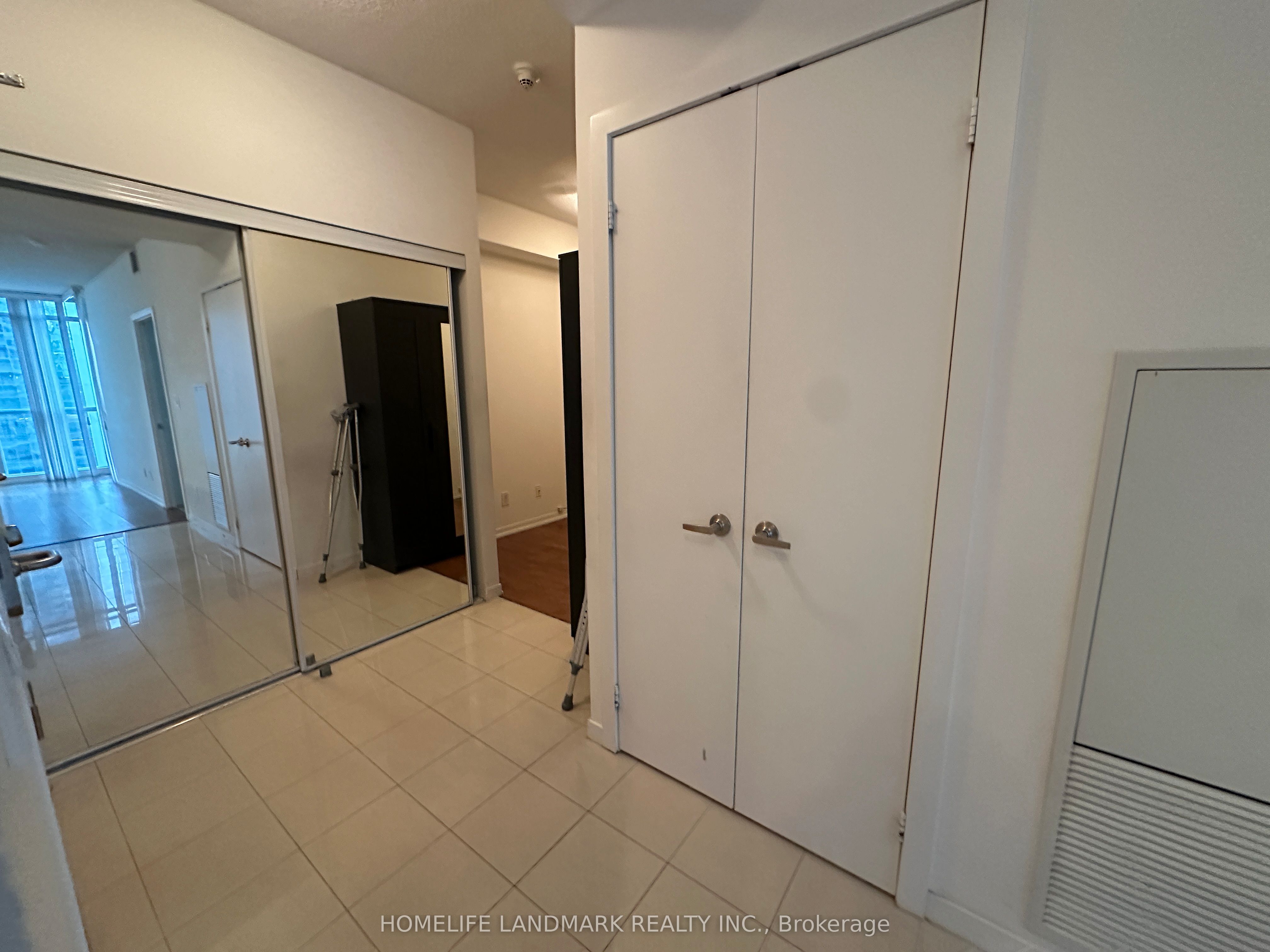 65 Bremner Boulevard 2701, Toronto, ON M5J 0A7 photo 2