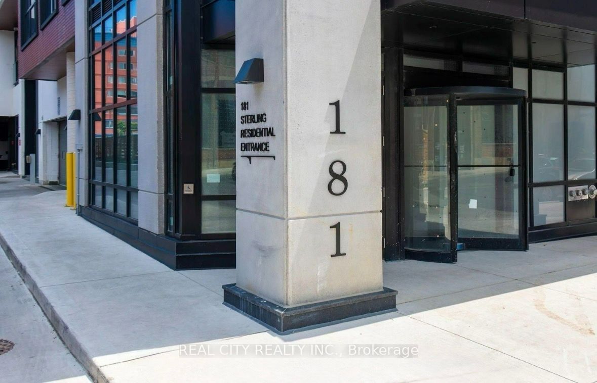 181 Sterling Road 711, Toronto, ON M6R 2B2 photo 2