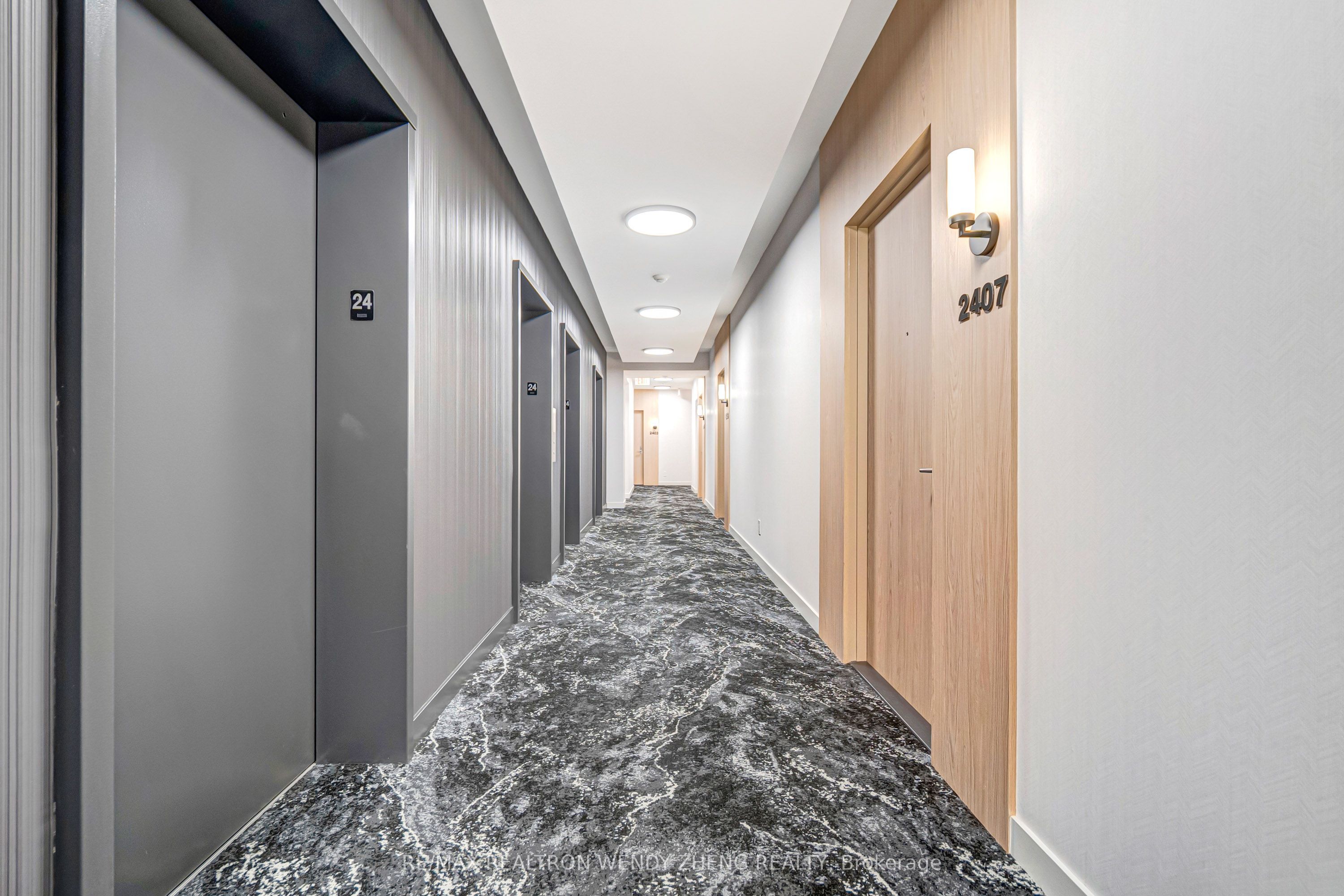 28 Ted Rogers Way 2402, Toronto, ON M4Y 2J4 photo 3