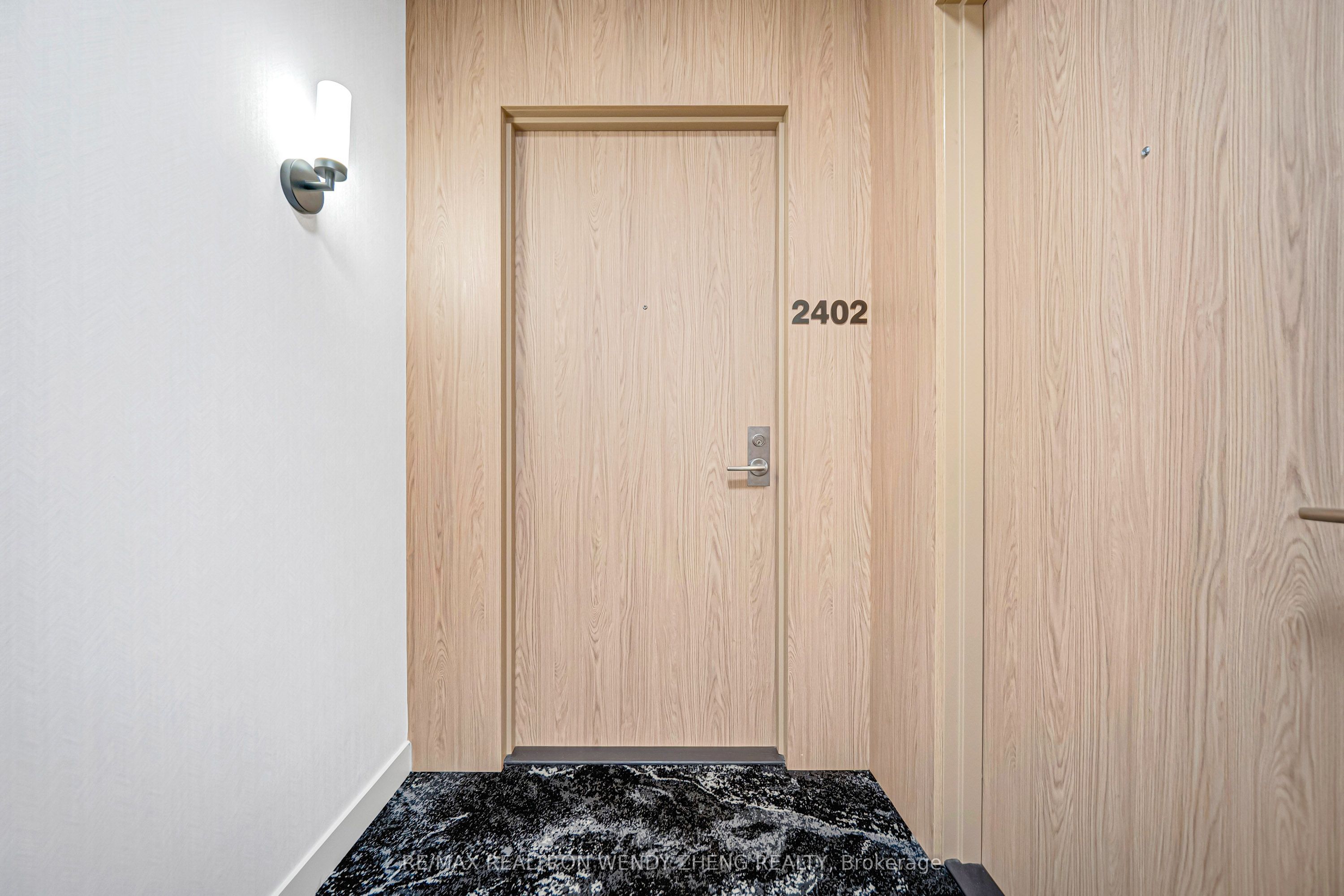 28 Ted Rogers Way 2402, Toronto, ON M4Y 2J4 photo 4