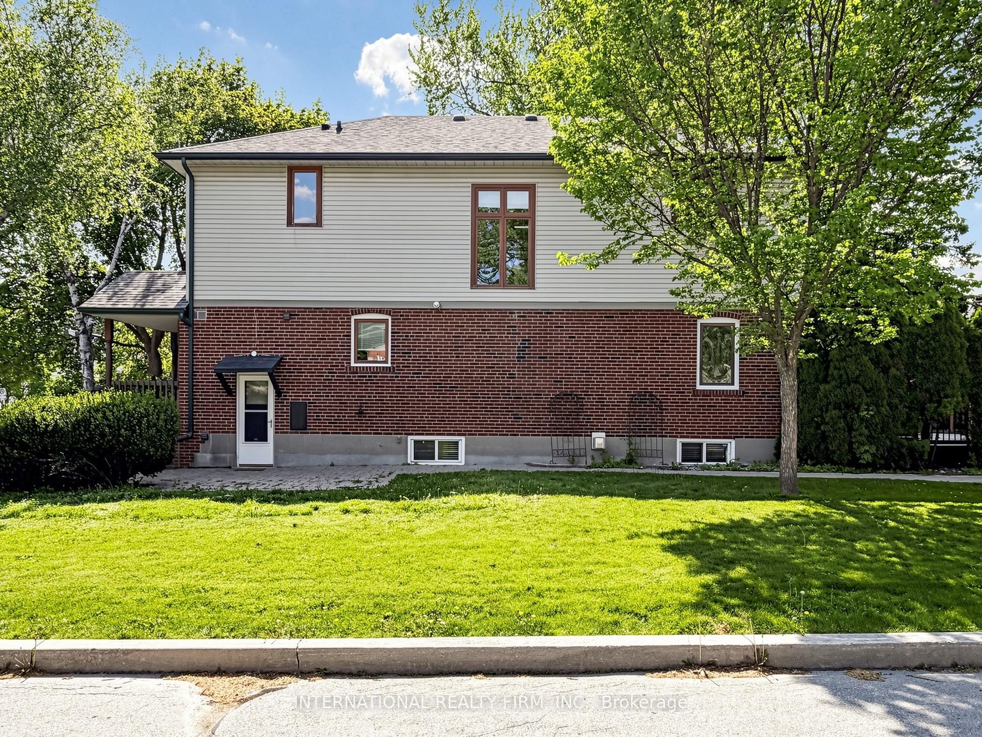 200 Burndale Avenue, Toronto, ON M2N 1T3 photo 3