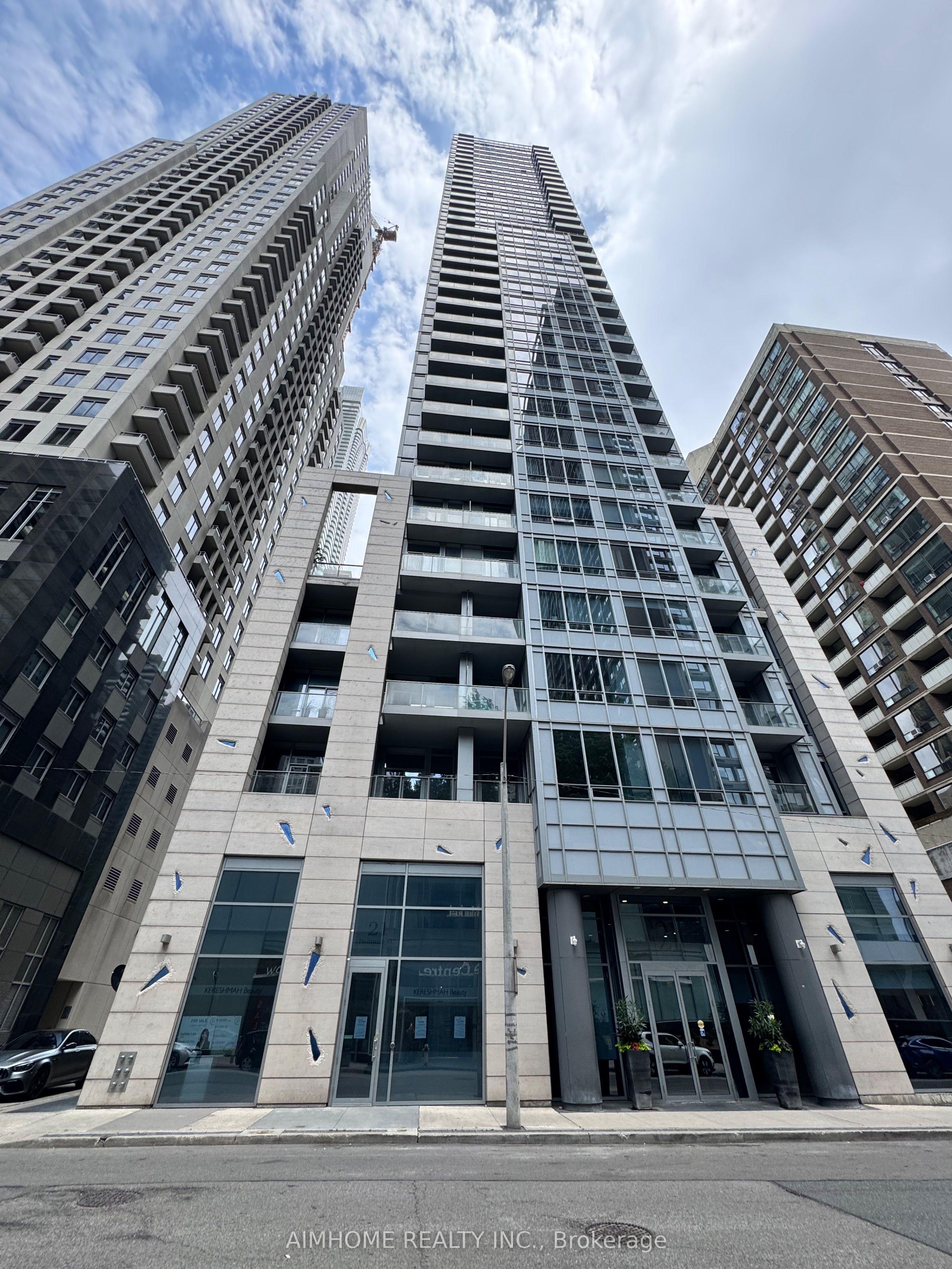 21 Balmuto Street 1801, Toronto, ON M4Y 1W4