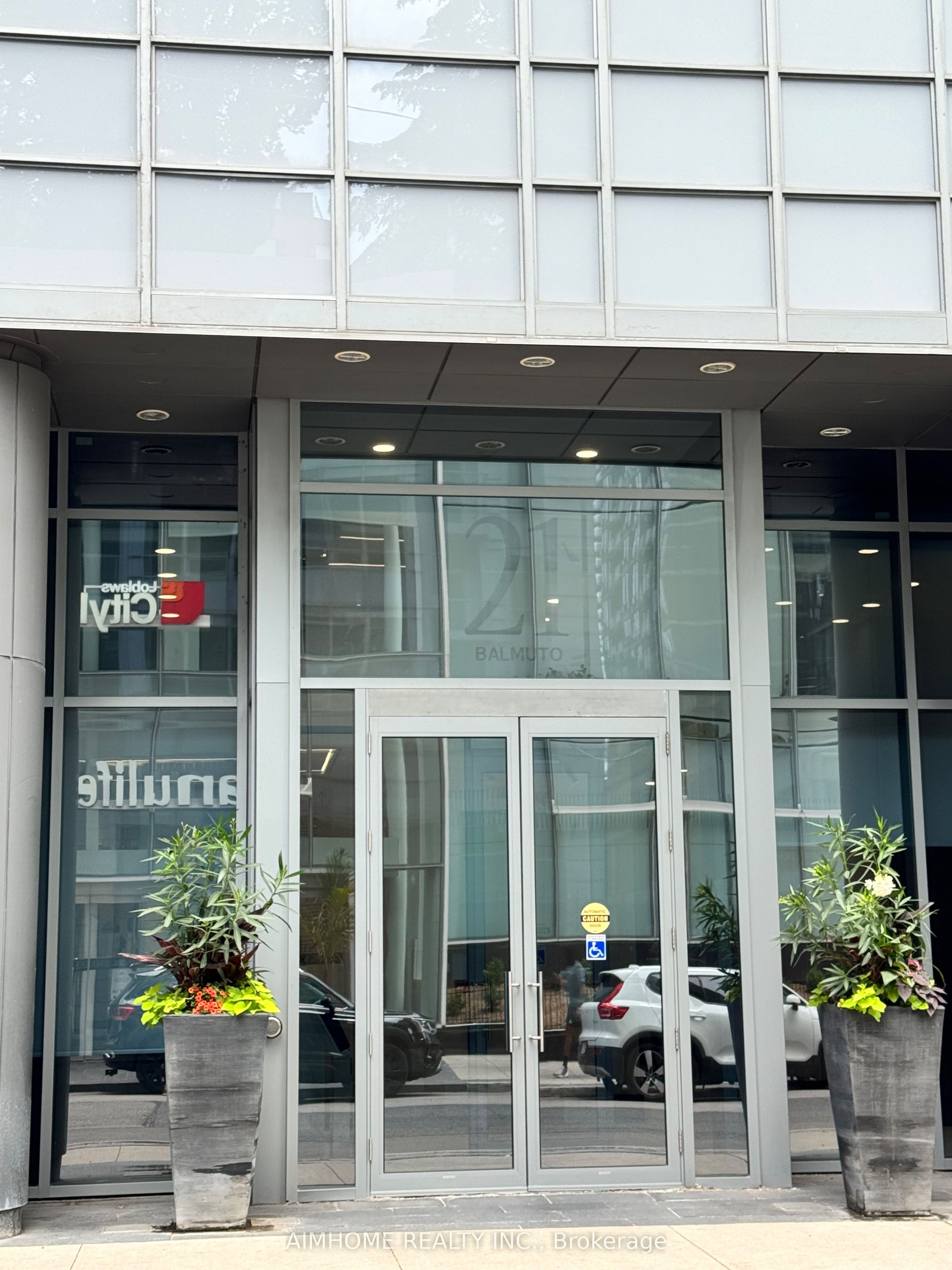 21 Balmuto Street 1801, Toronto, ON M4Y 1W4 photo 2