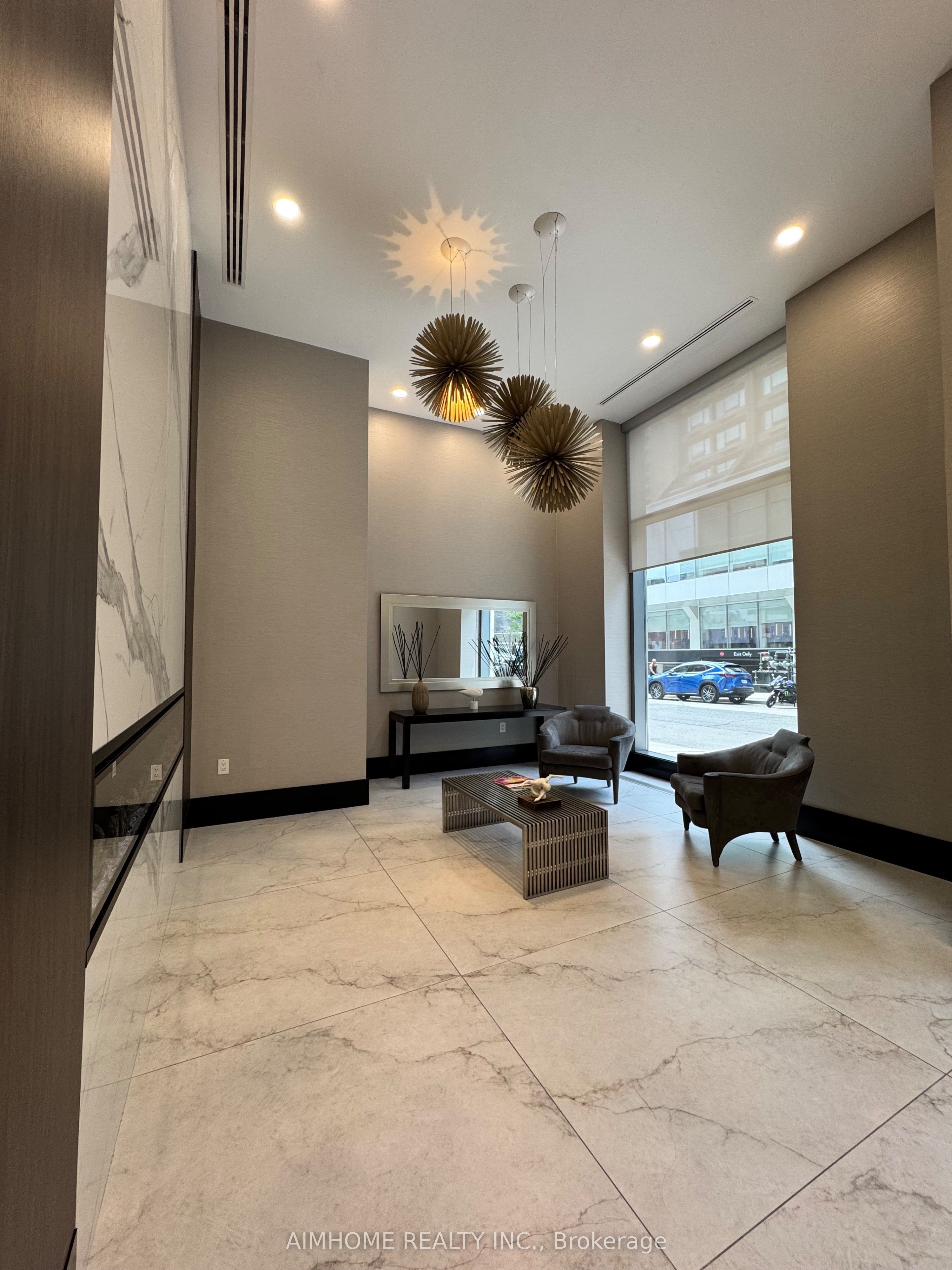 21 Balmuto Street 1801, Toronto, ON M4Y 1W4 photo 3