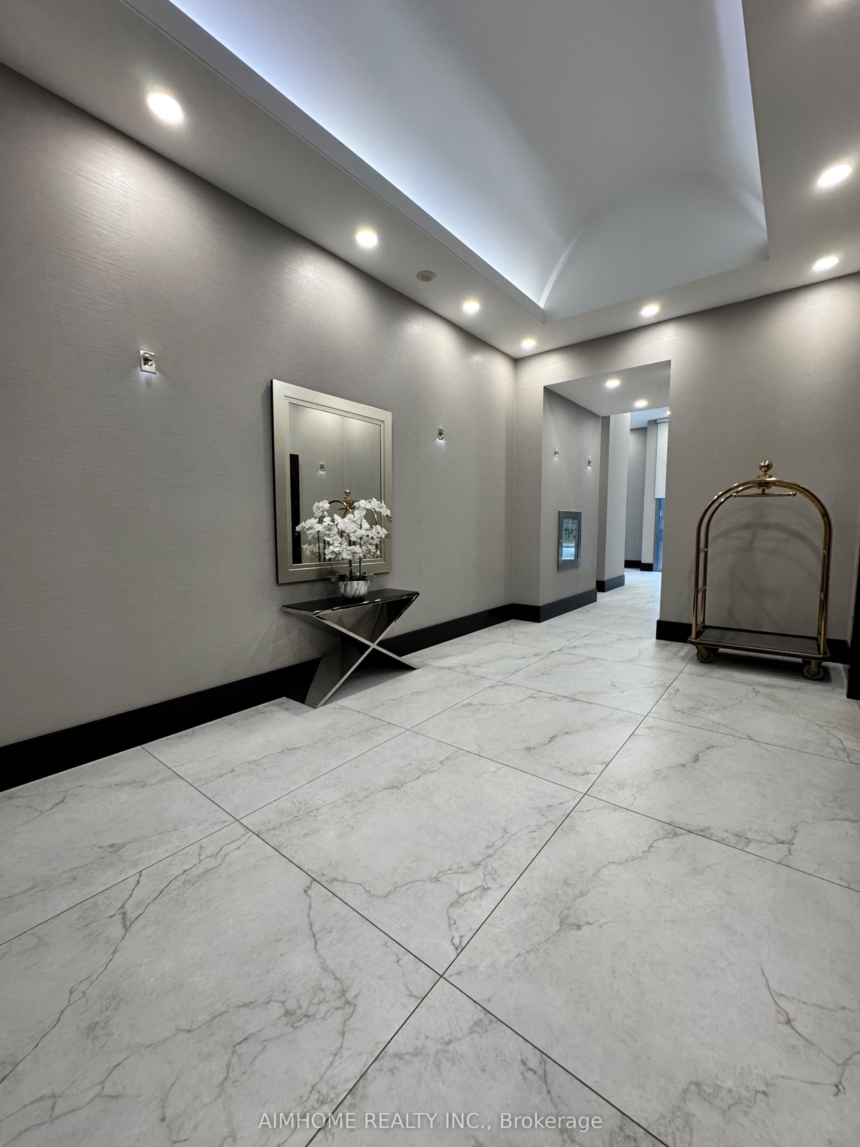 21 Balmuto Street 1801, Toronto, ON M4Y 1W4 photo 4
