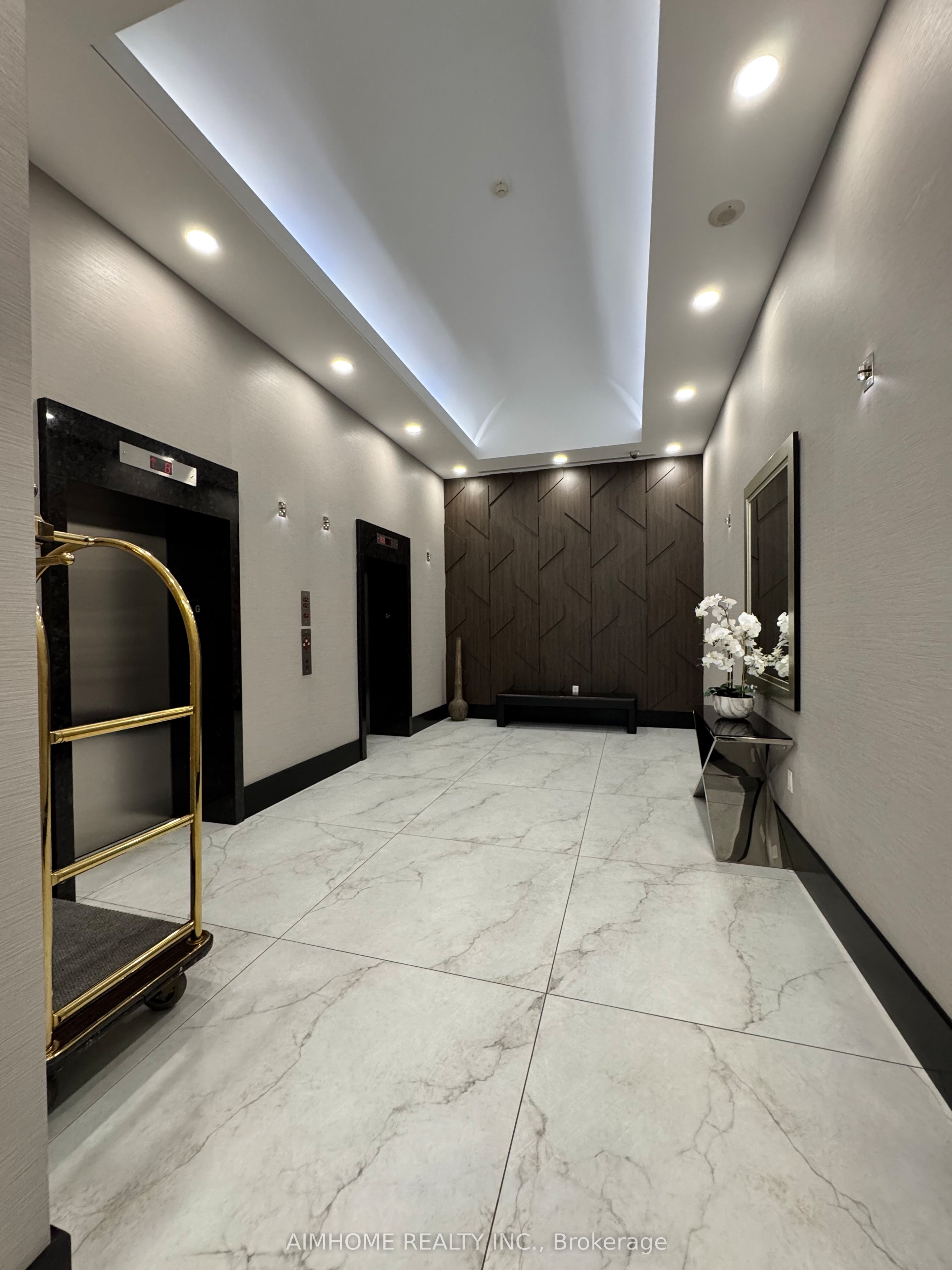 21 Balmuto Street 1801, Toronto, ON M4Y 1W4 photo 5