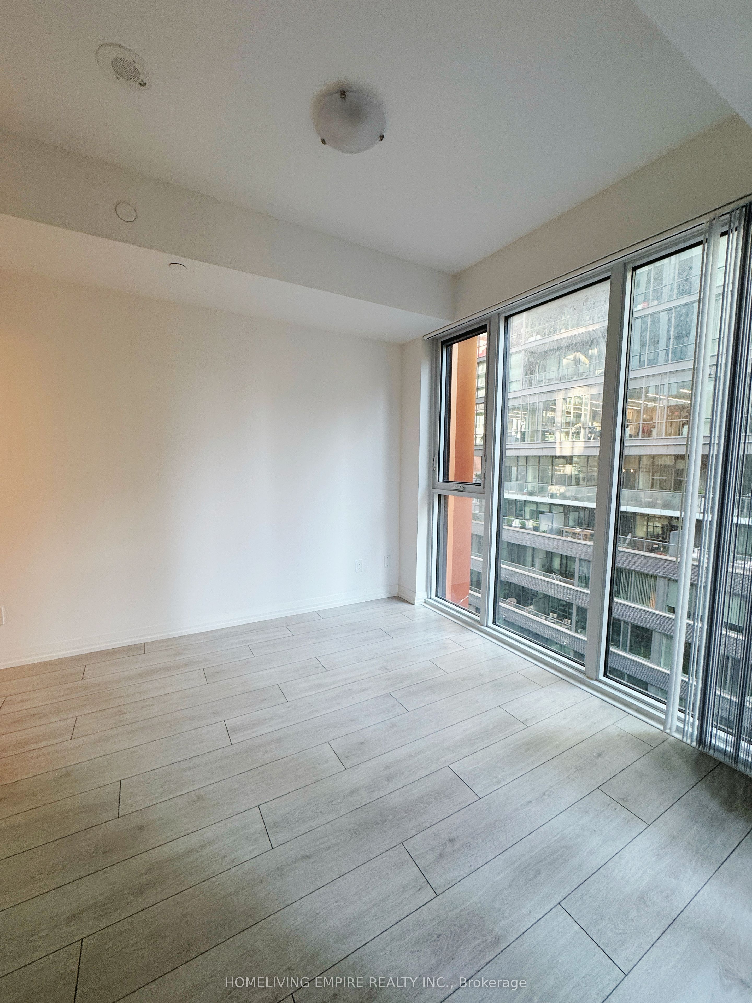 400 King Street W 622, Toronto, ON M5V 1K2 photo 3