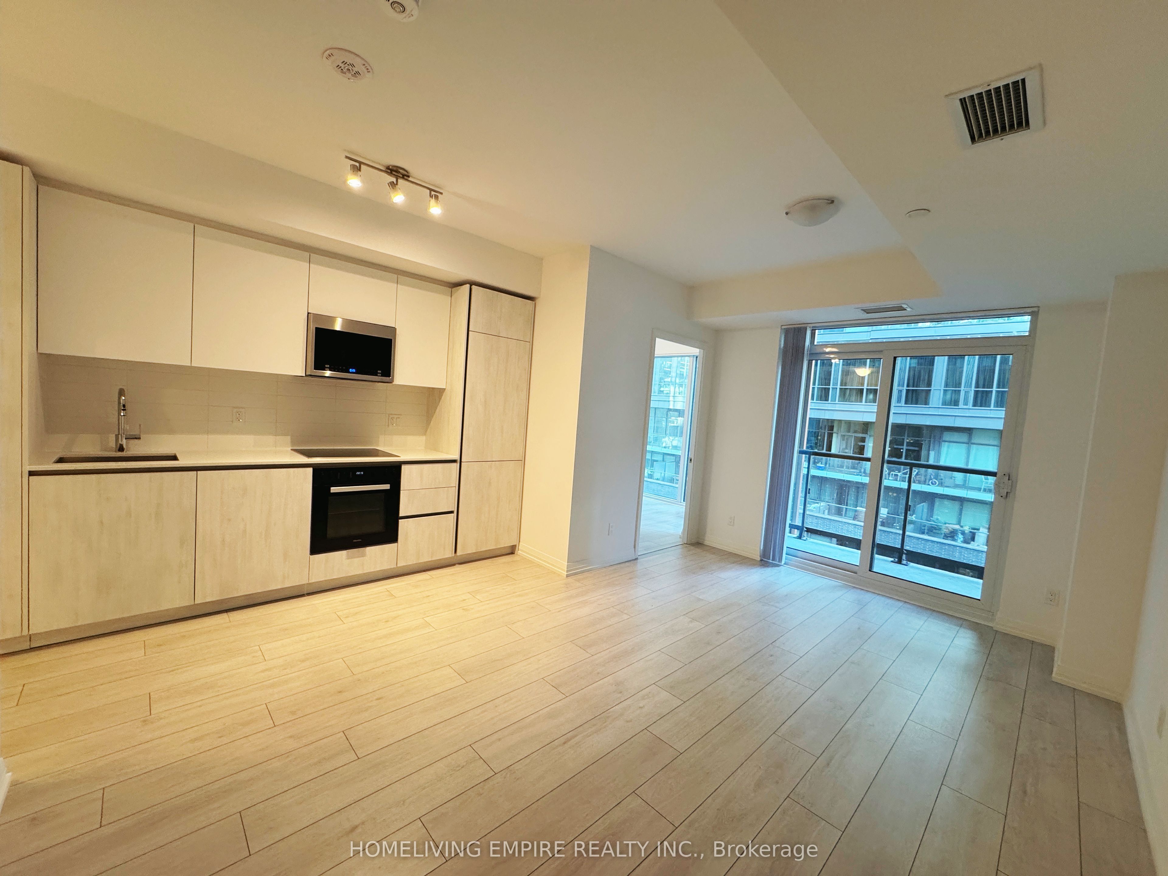 400 King Street W 622, Toronto, ON M5V 1K2 photo 4