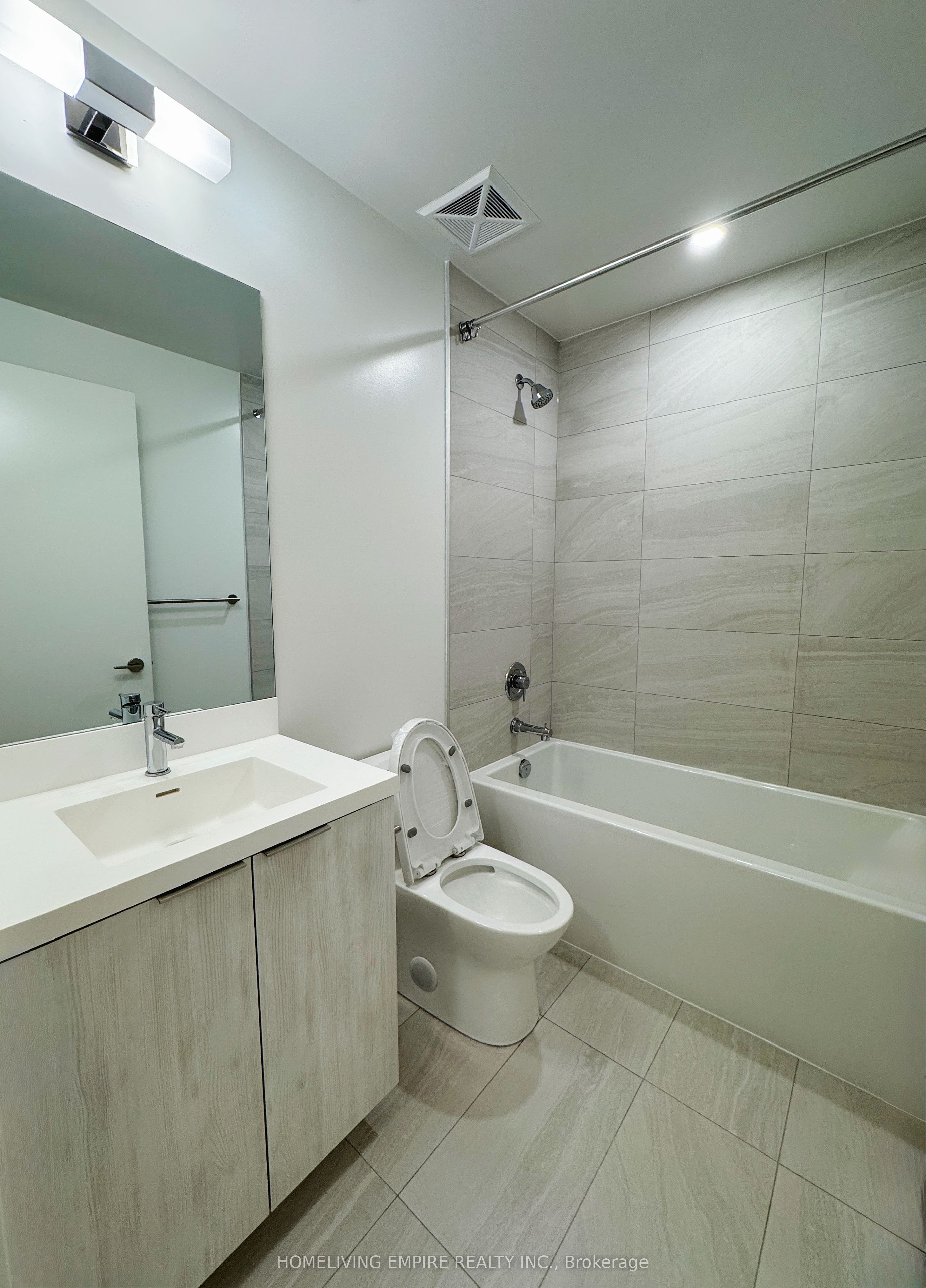 400 King Street W 622, Toronto, ON M5V 1K2 photo 5