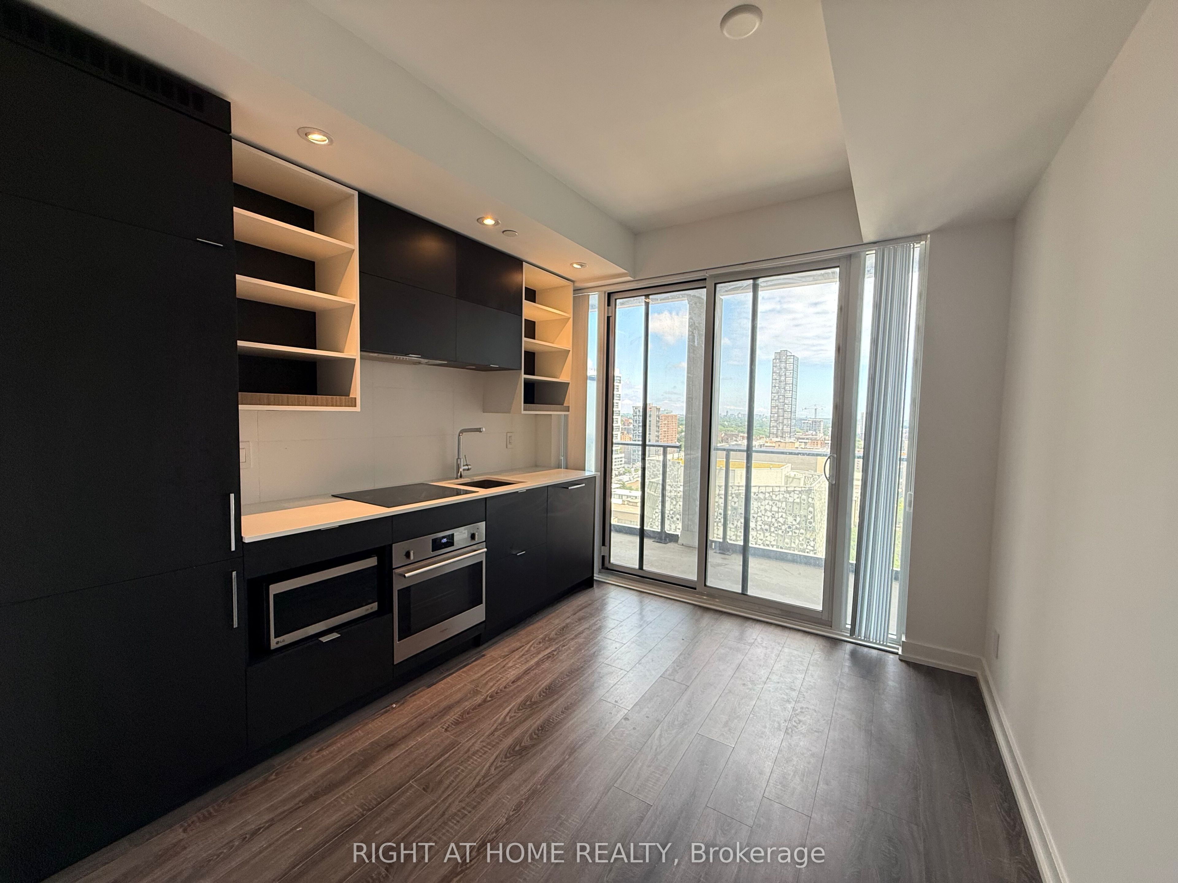 20 EDWARD Street 1917, Toronto, ON M5G 0C5 photo 2