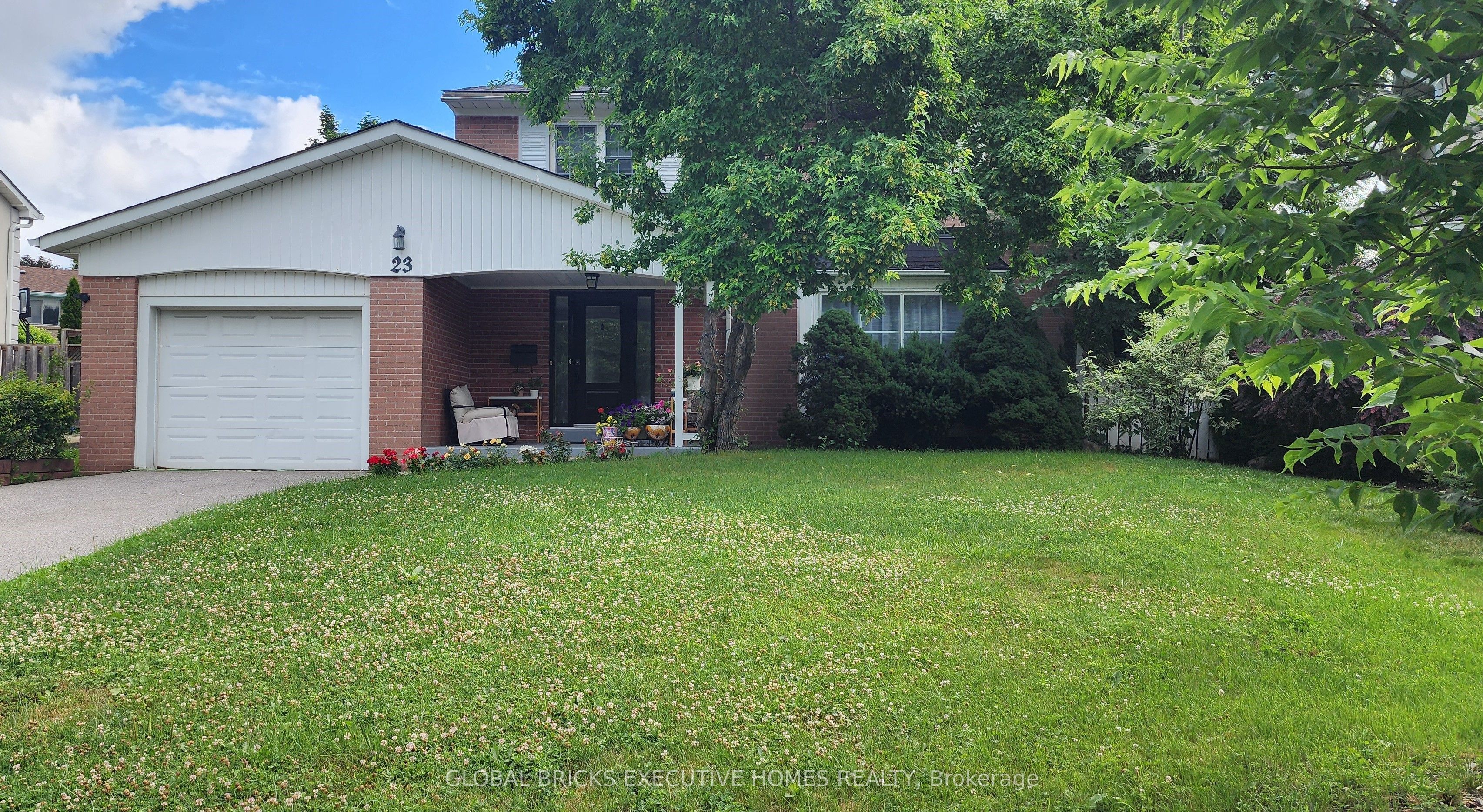 23 Whitefriars Drive, Toronto, ON M3A 2L2