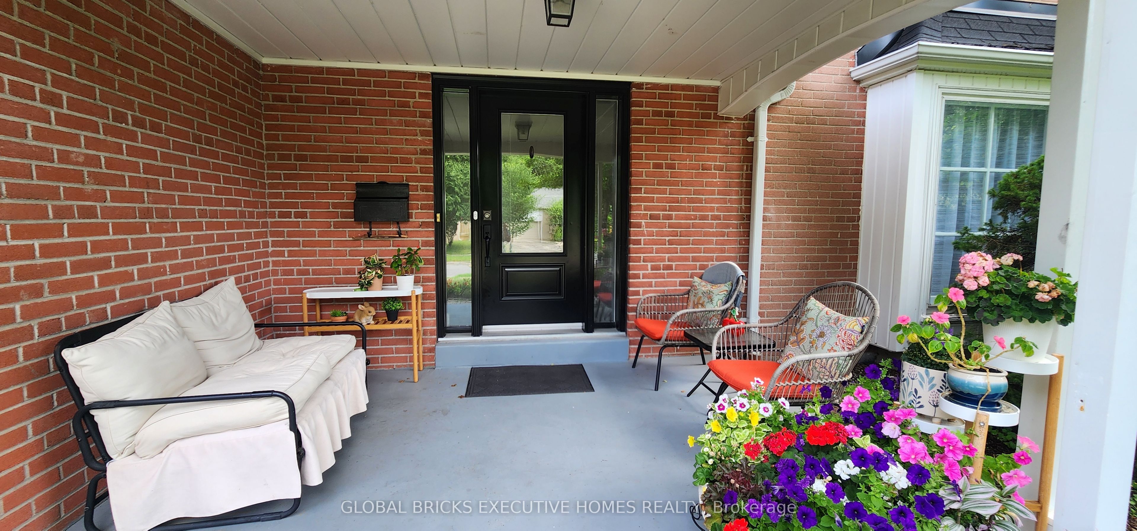 23 Whitefriars Drive, Toronto, ON M3A 2L2 photo 3