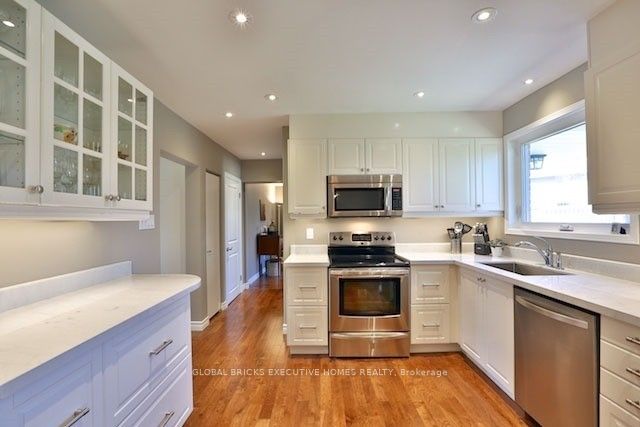 23 Whitefriars Drive, Toronto, ON M3A 2L2 photo 4