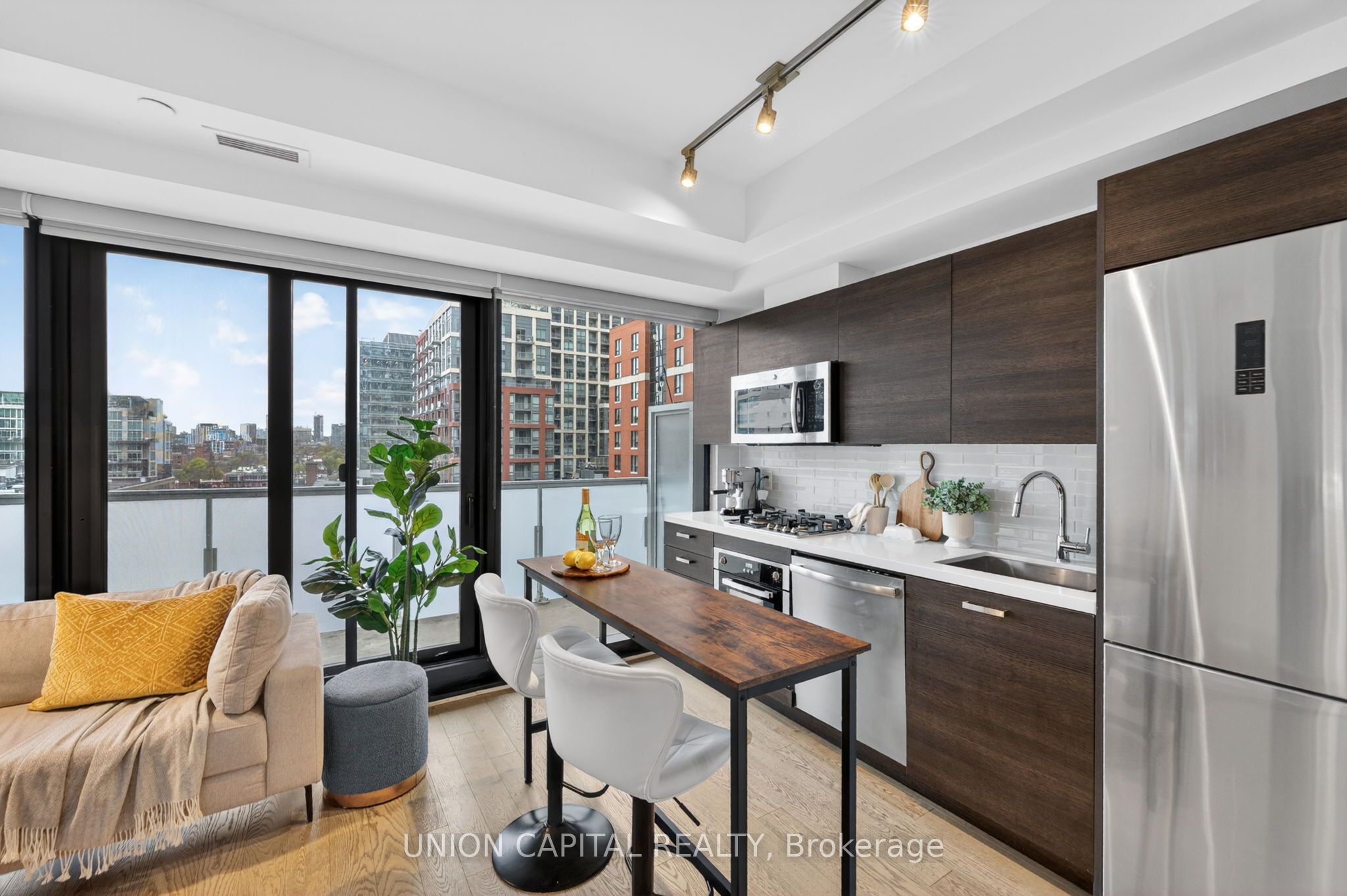 11 Charlotte Street 1004, Toronto, ON M5V 0M6 photo 2
