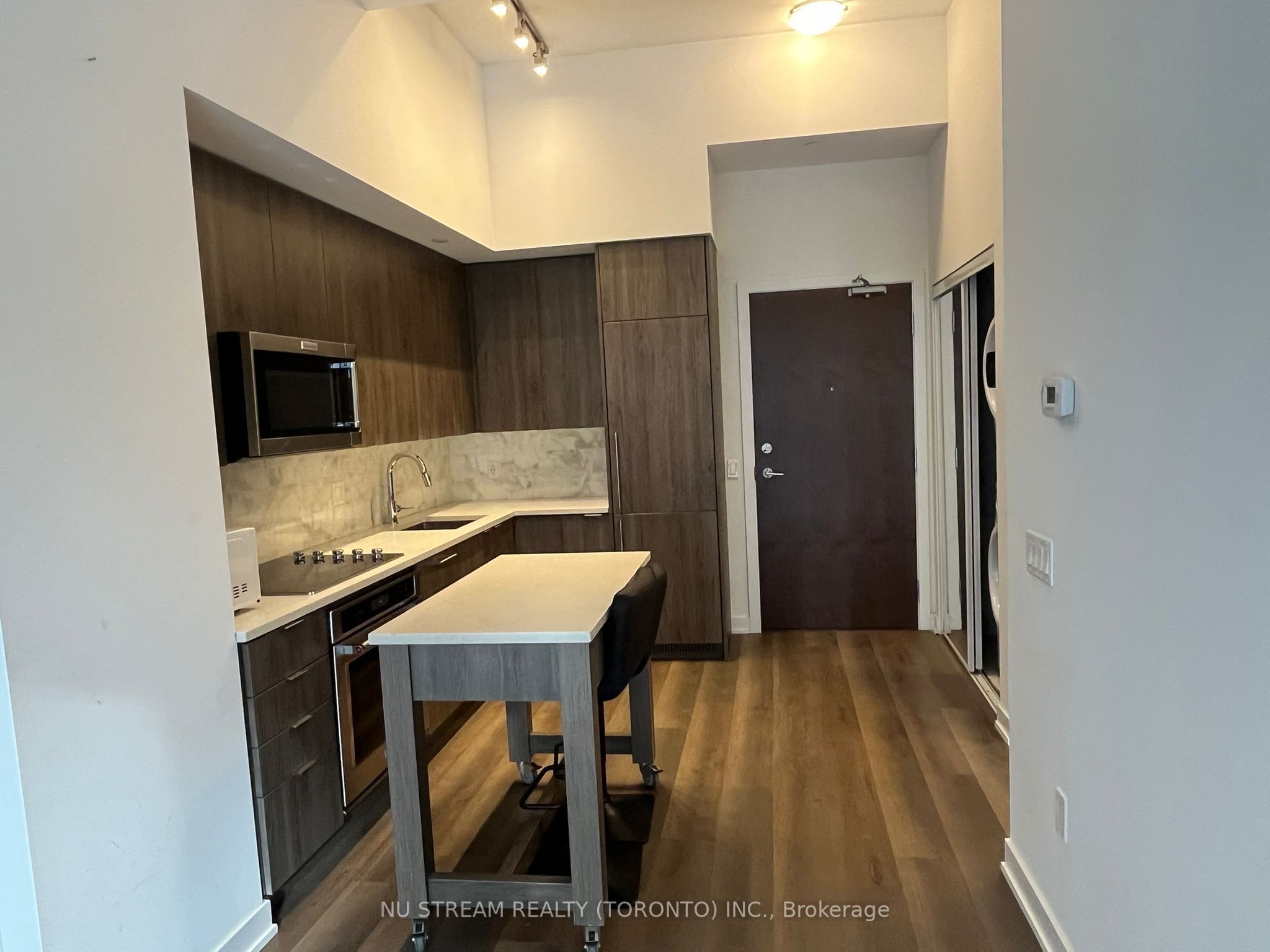 38 Iannuzzi Street, Toronto, ON M5V 0S2 photo 4