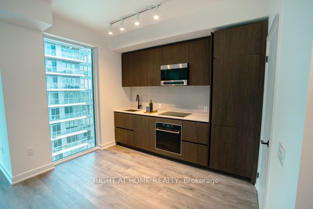 117 Broadway Avenue 3003, Toronto, ON M4P 1V3