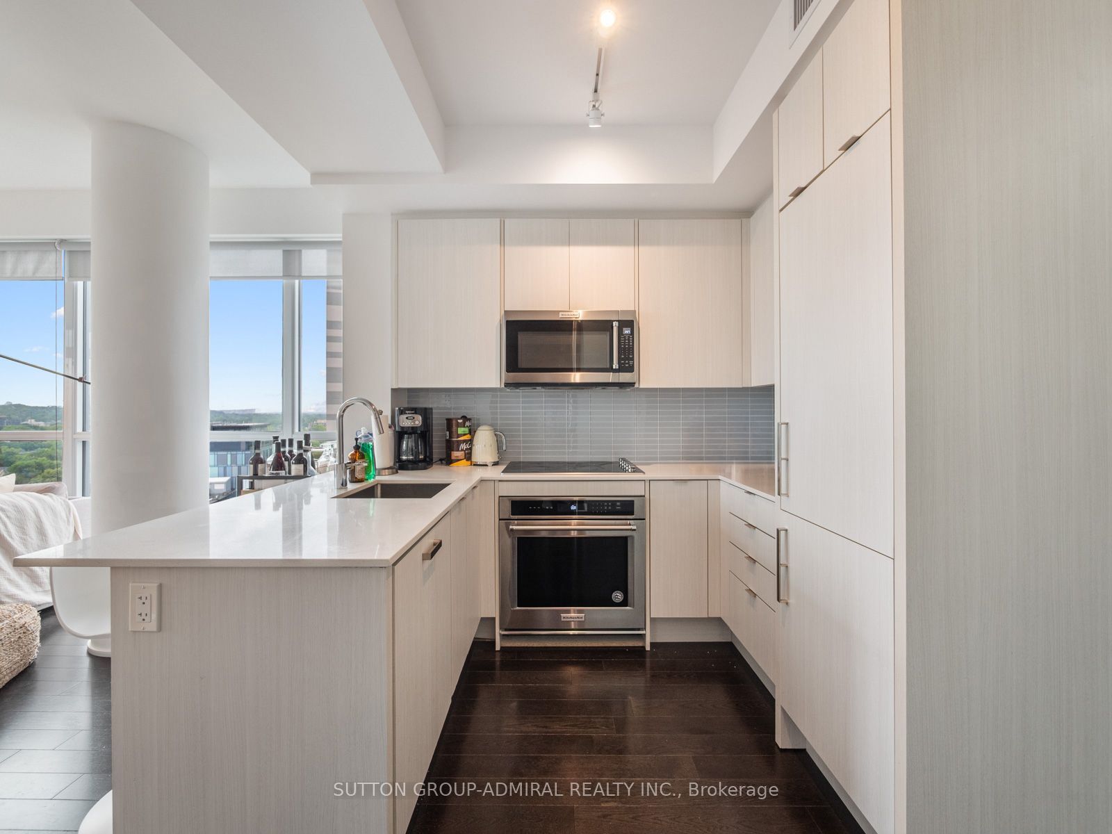 181 Bedford Road 1204, Toronto, ON M5R 0A5 photo 5