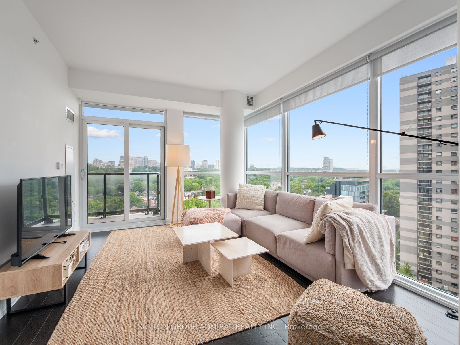181 Bedford Road 1204, Toronto, ON M5R 0A5 photo 2