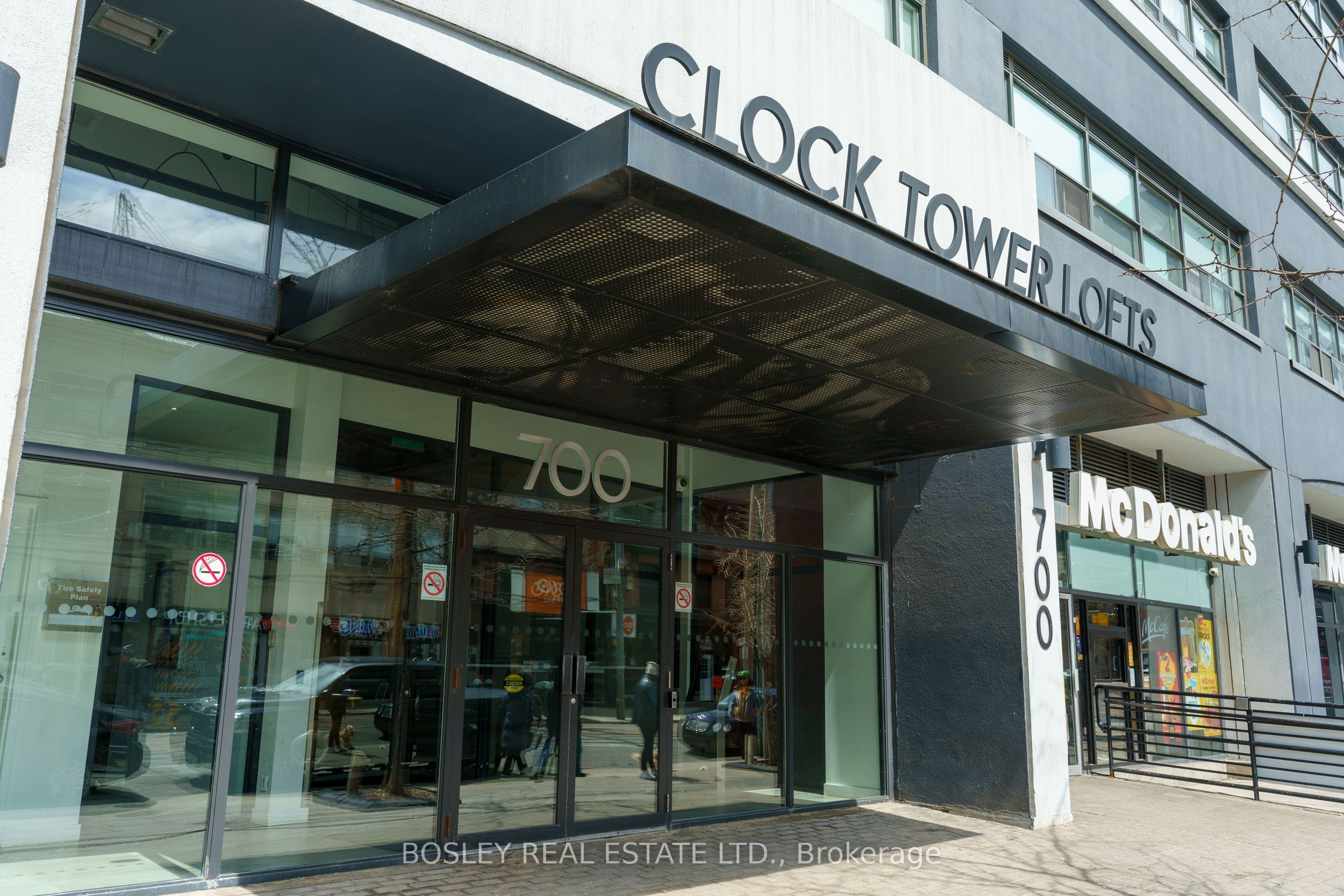 700 King Street W 1212, Toronto, ON M5V 2Y6 photo 3